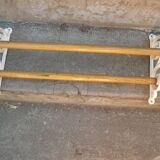 Ancien porte serviettes art deco en fonte émaillée blanche et bois