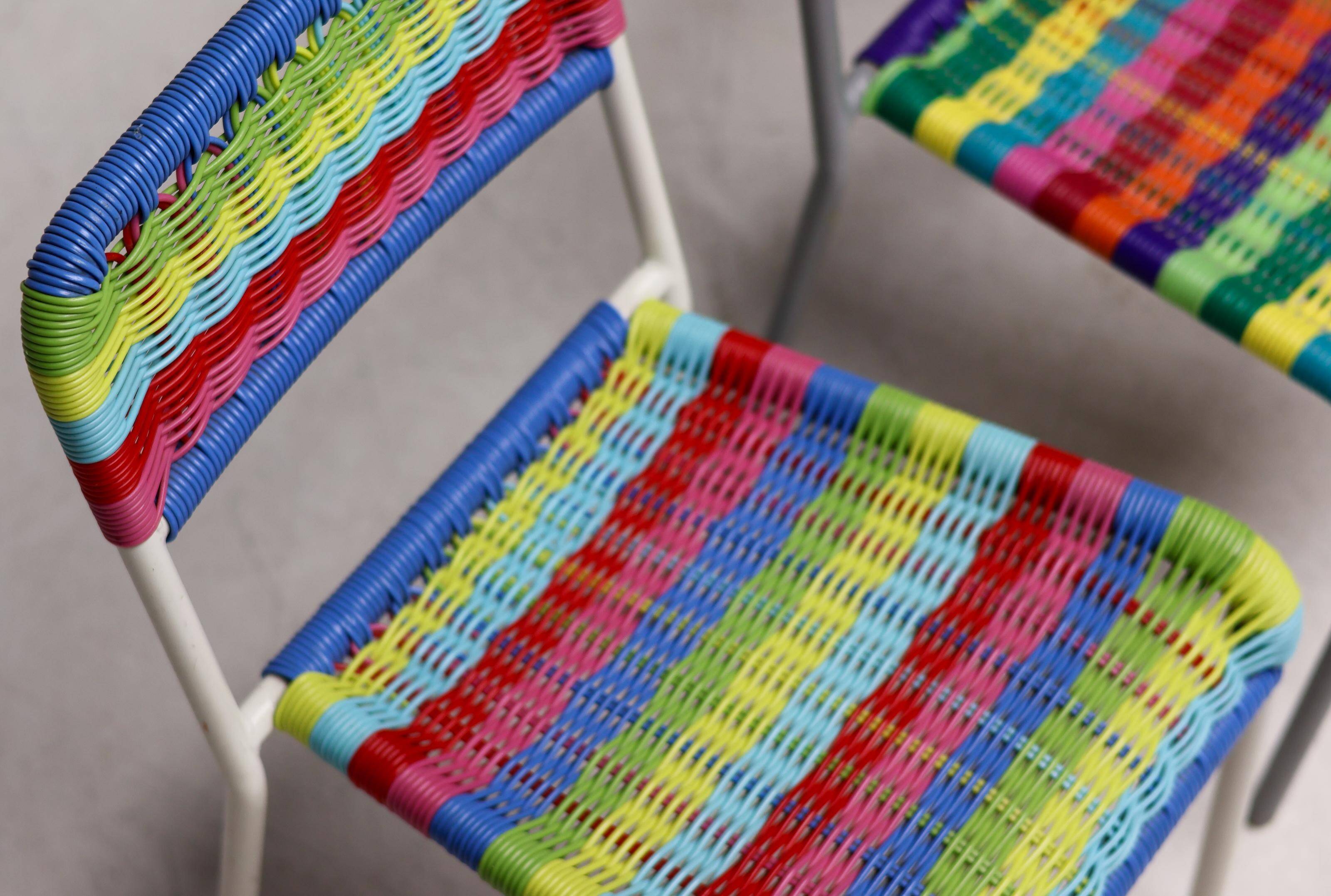 Ensemble de cinq chaises pour enfants IKEA Färgglad