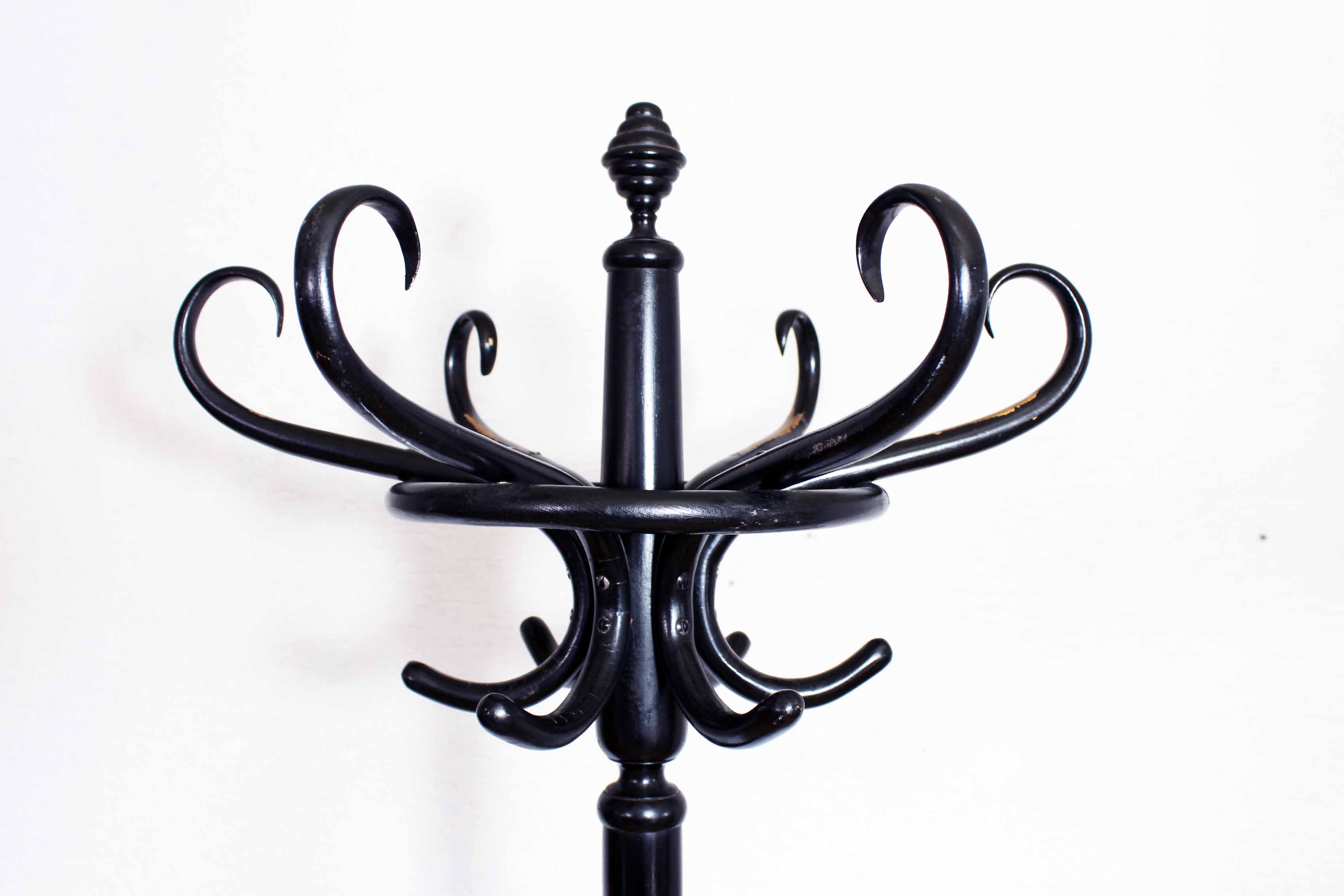 ZMG solid wood coatrack