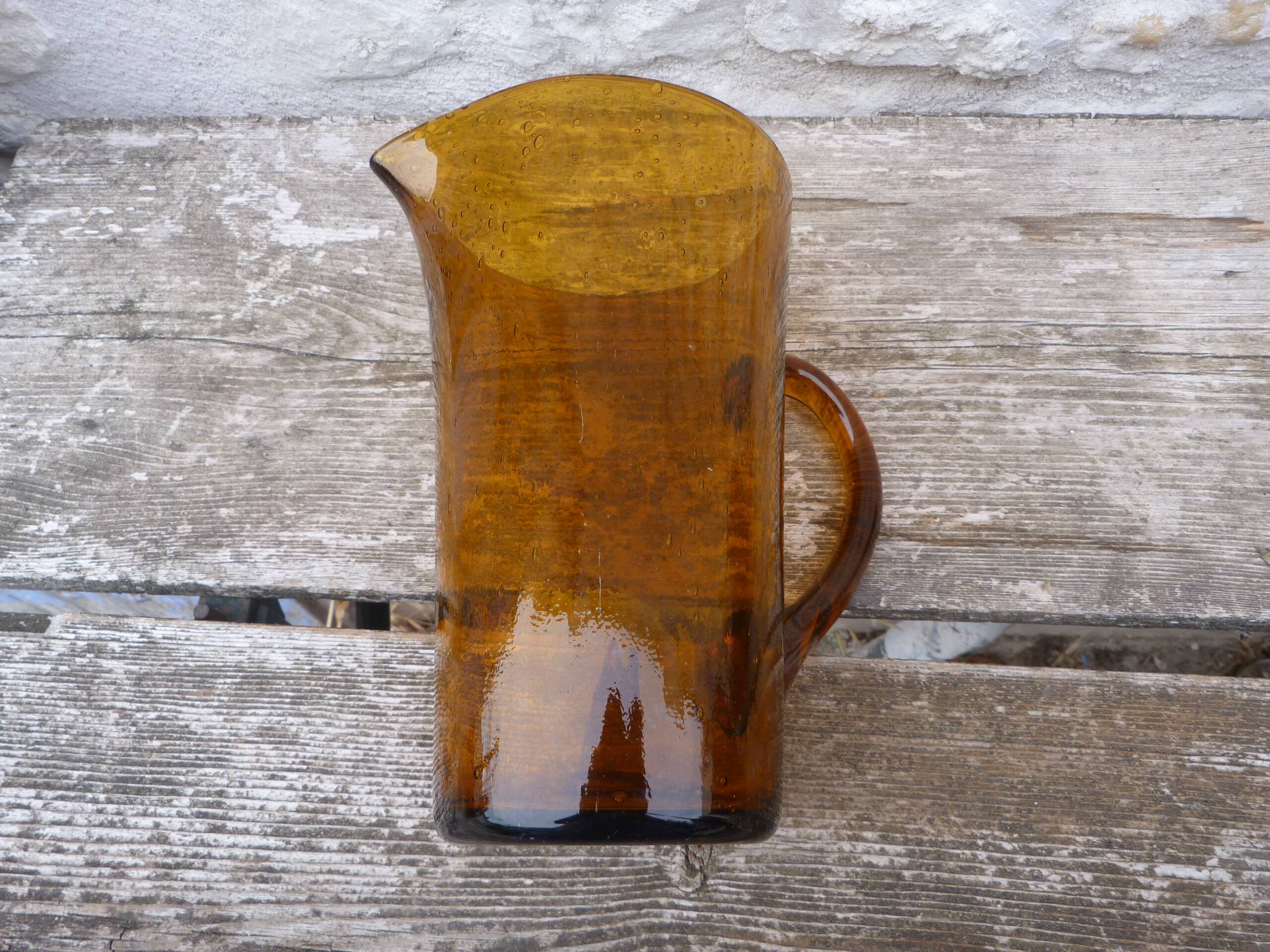 Pichet vintage en verre bullé ambre style Biot