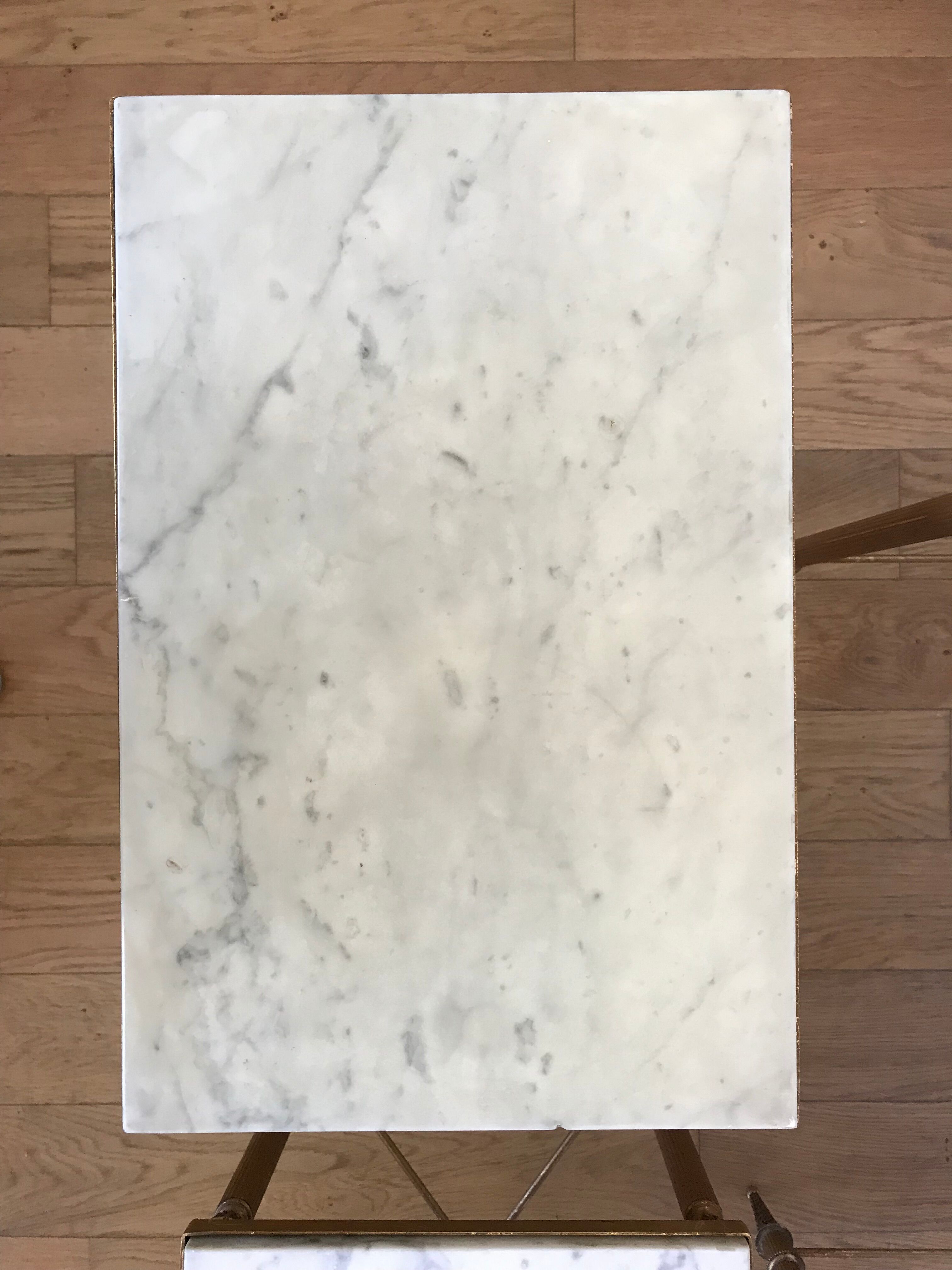 Pull-out tables in golden brass and marble