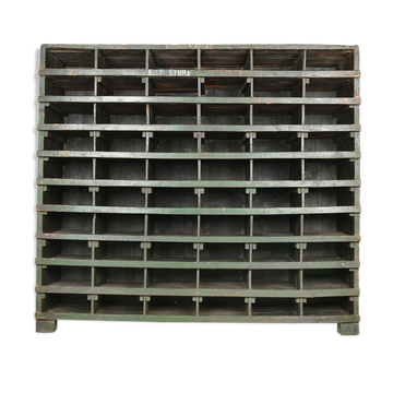 Wooden workshop furniture with 60 lockers
