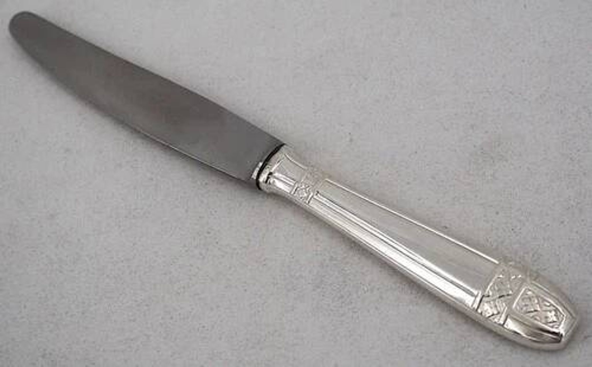 12 dessert, cheese, and hors d'oeuvre knives Grand Prix, Art Deco in silver-plated metal.