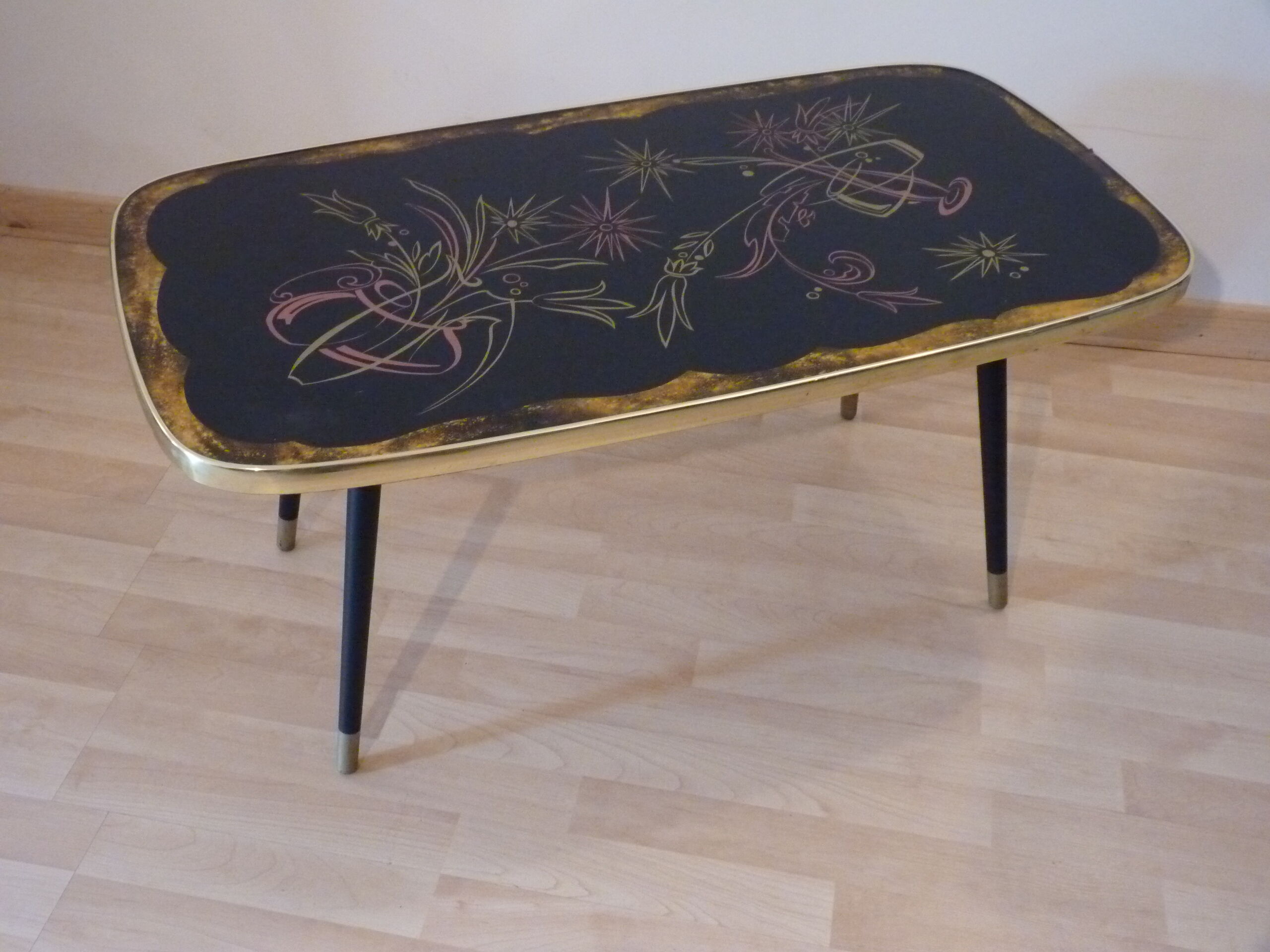 Coffee table decor flower years 60