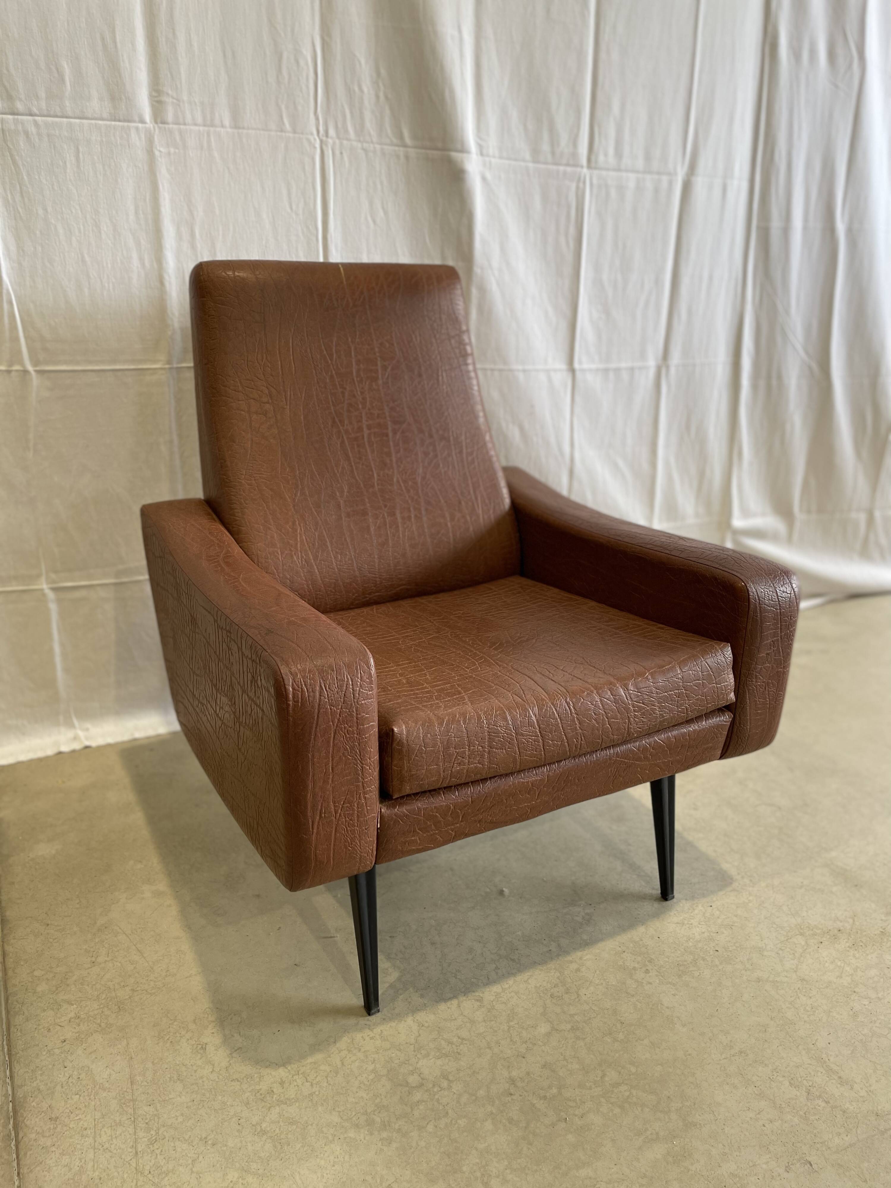 Retro armchair in brown skaï