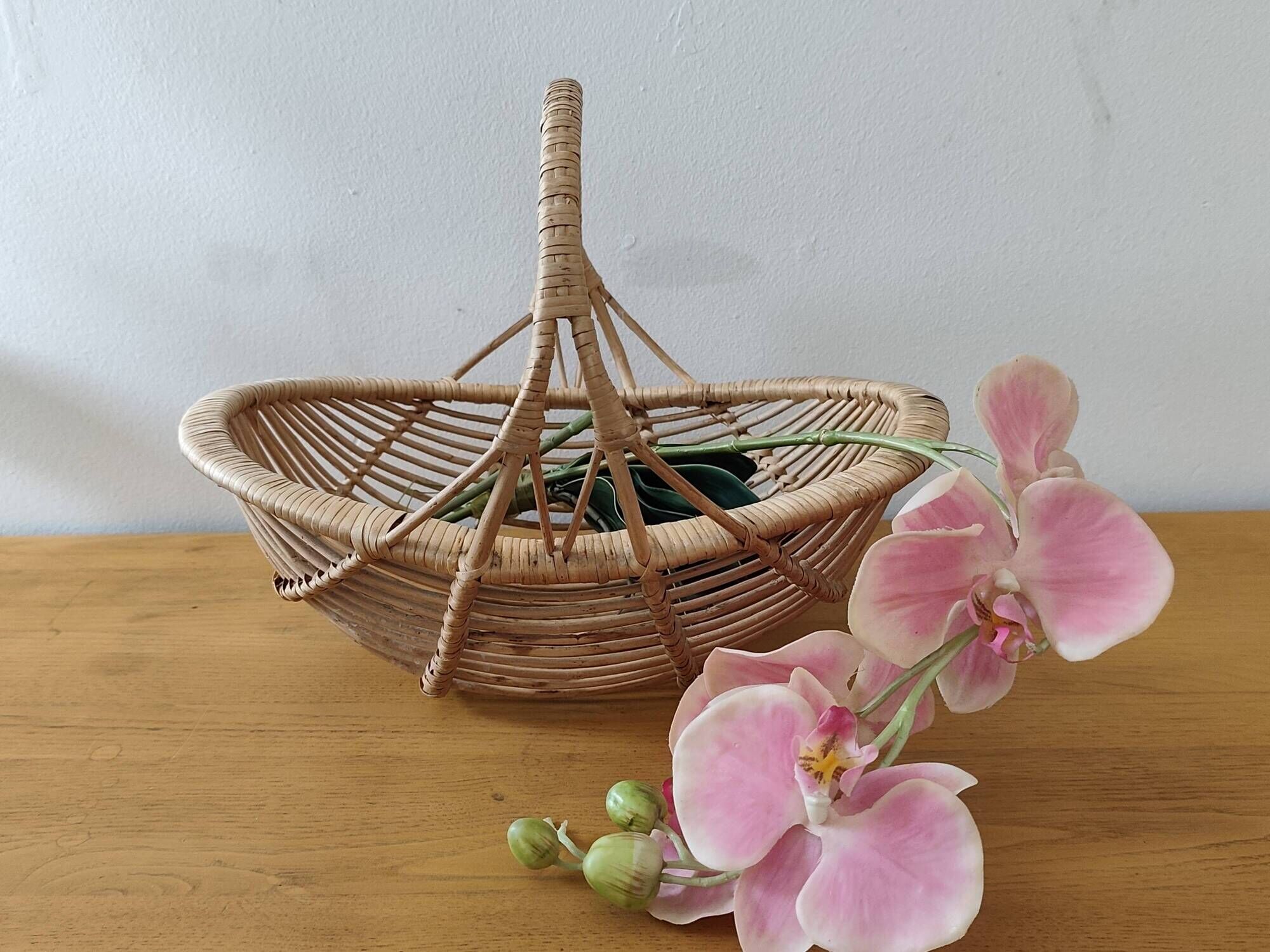 Woven wicker basket
