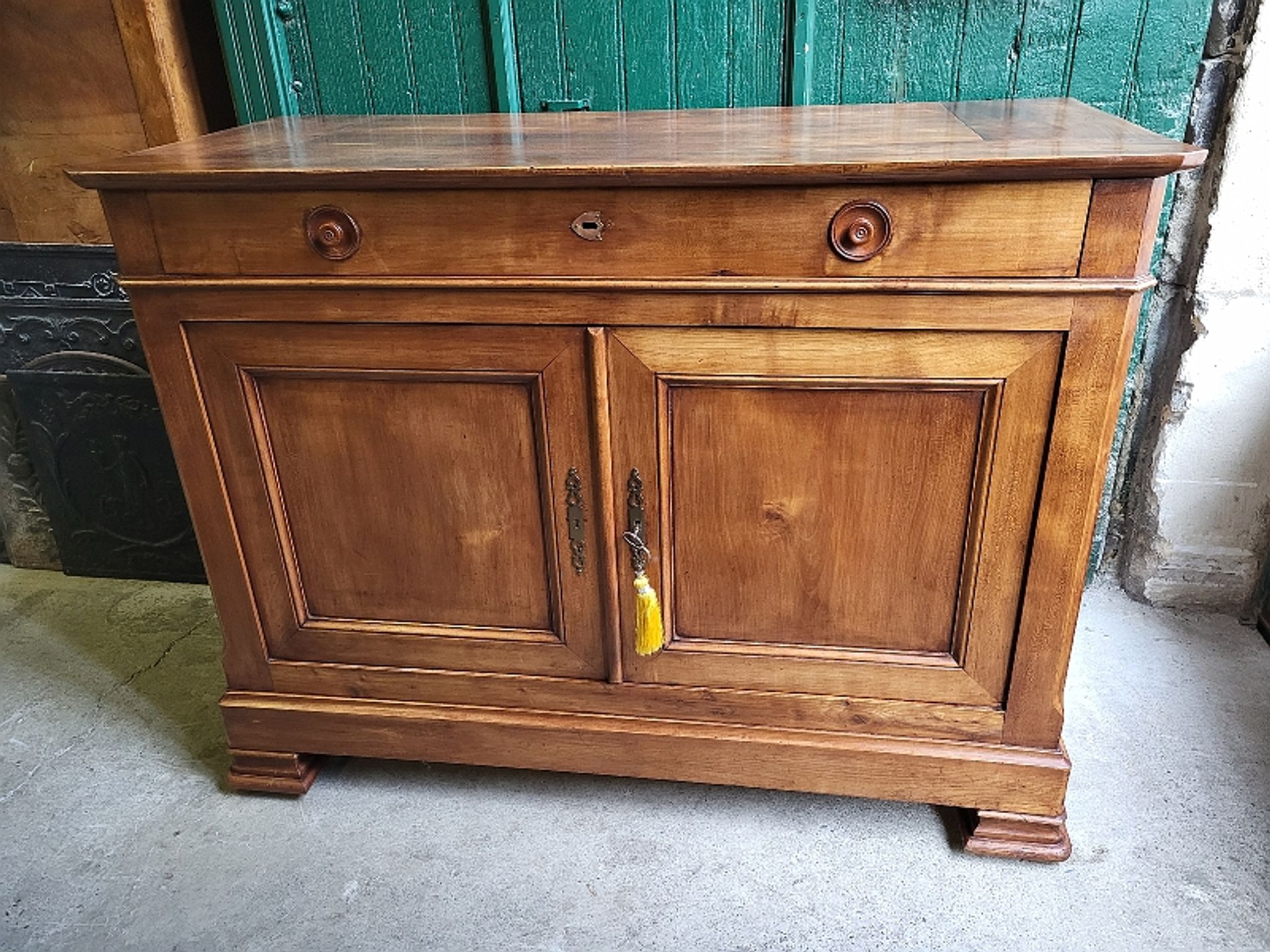 Bahut 2 doors 1 drawer louis philippe in blond walnut of the XlX th century