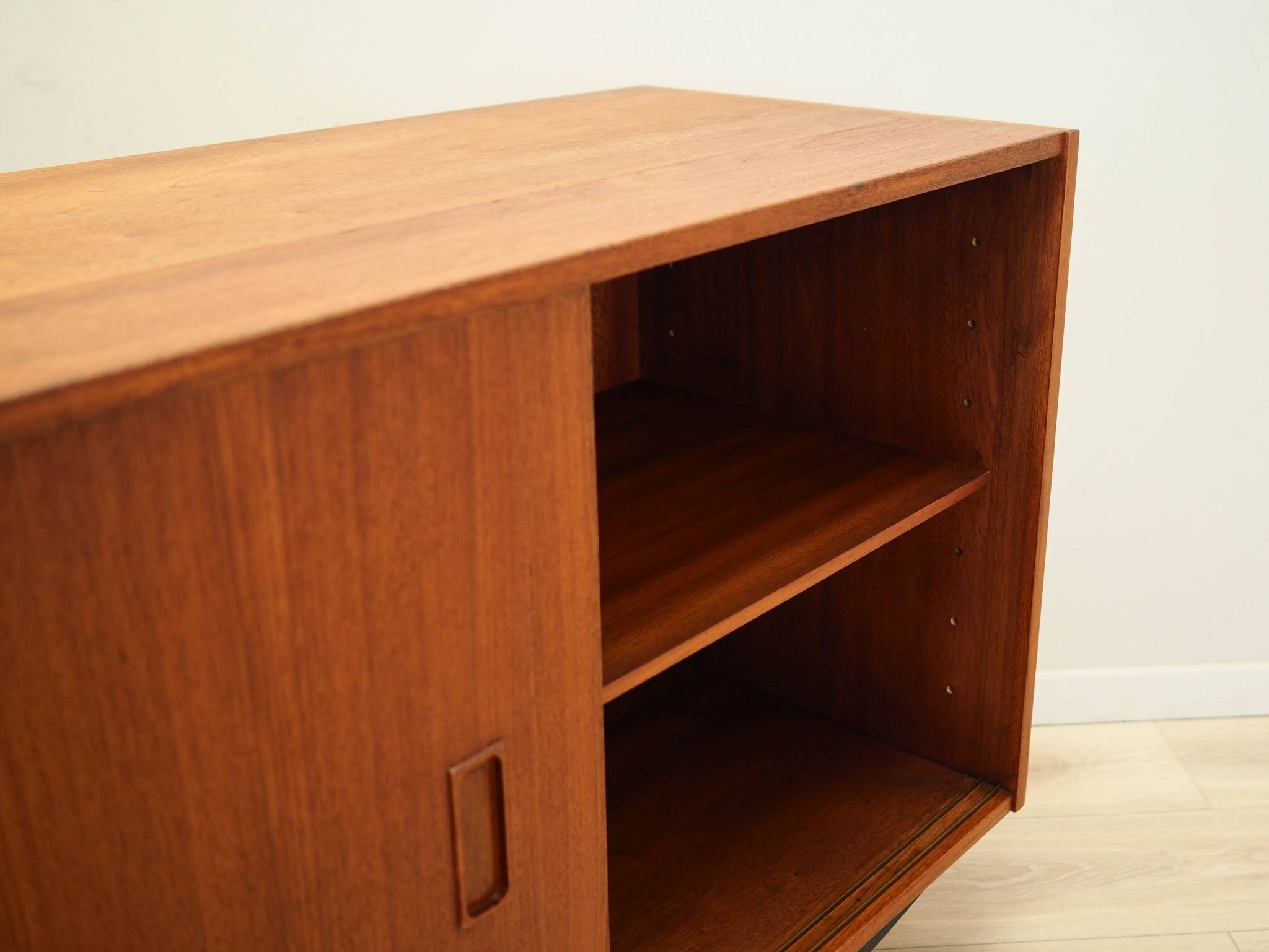 Enfilade en teck, design danois, années 1970, production : Danemark