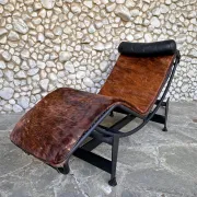 LC4 chaise longue in cowhide and black frame by Cassina, 1970–80