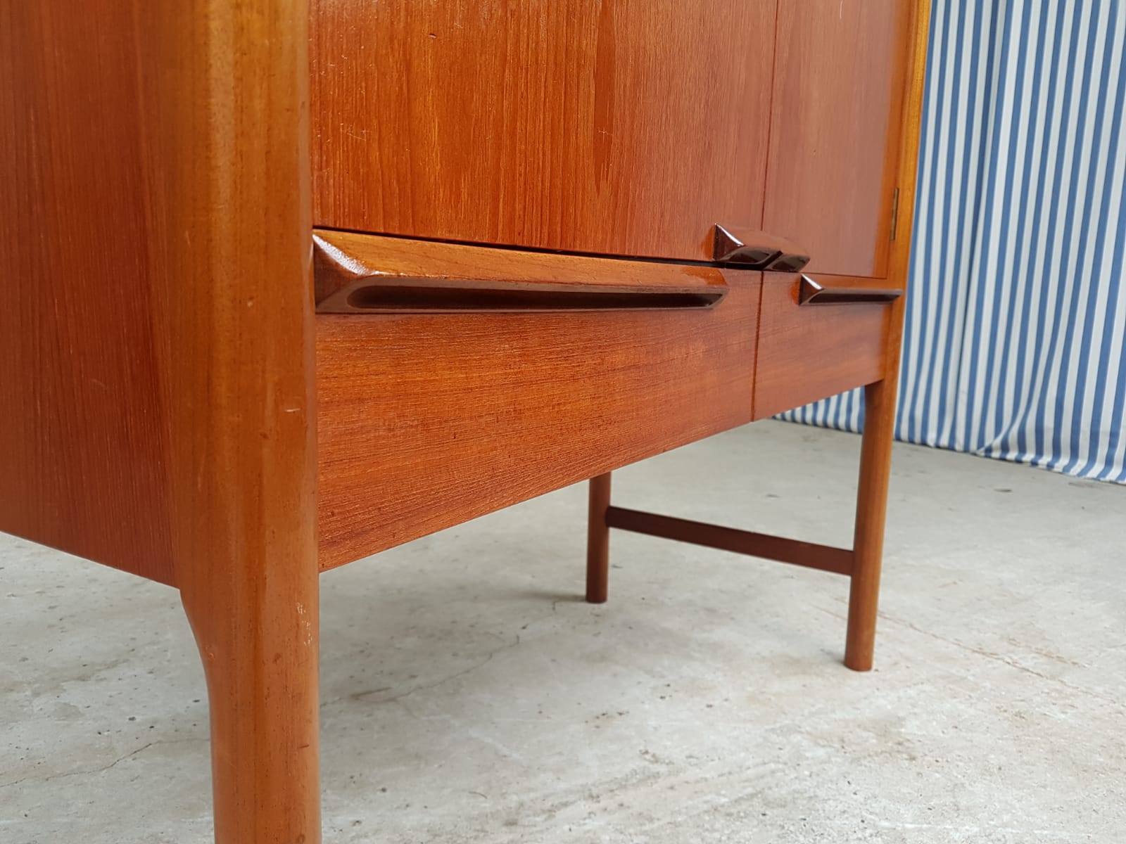 Md century Mcintosh bar cabinet
