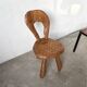 Petite chaise sculptée à la gouge