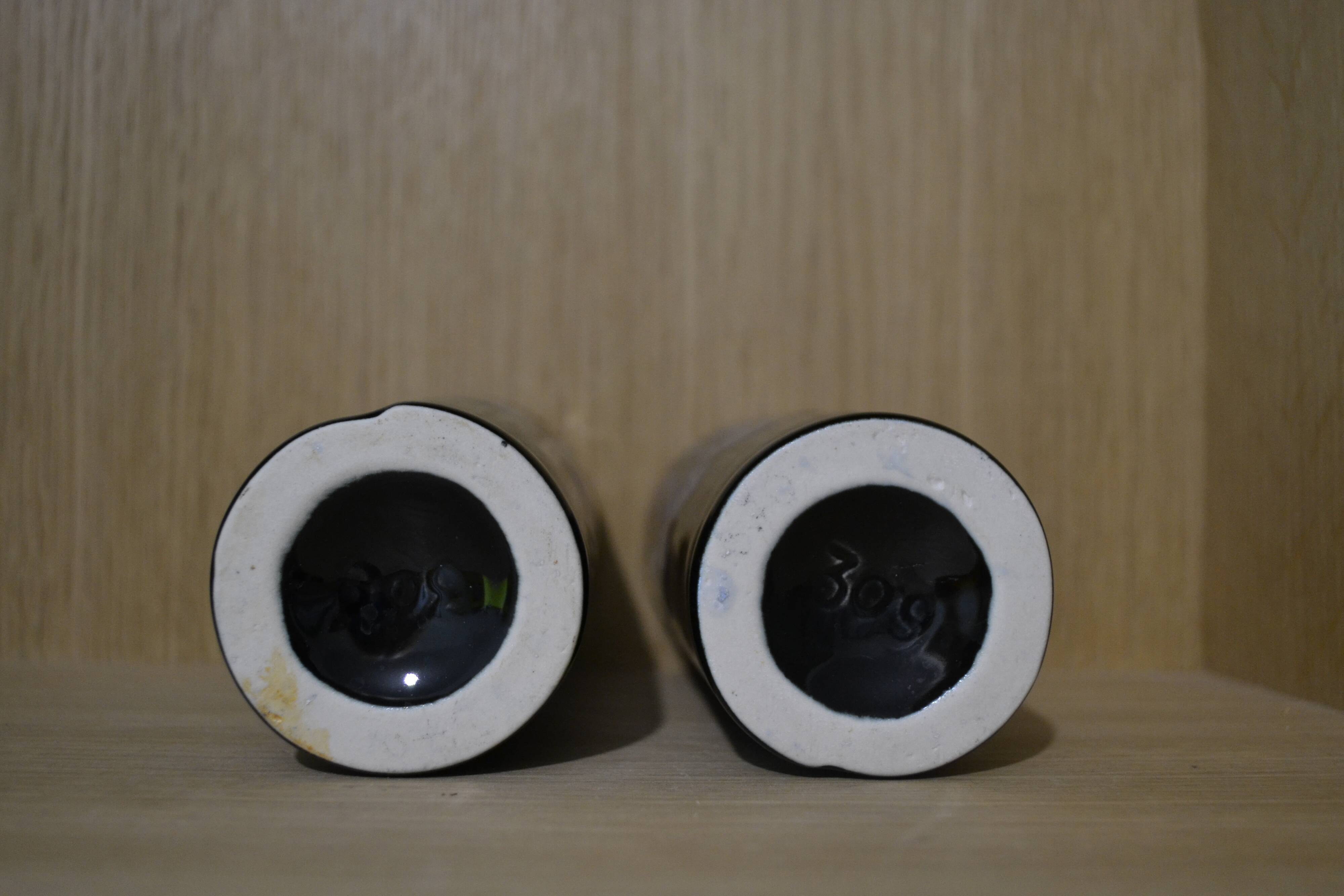 Set of 2 ceramic vases