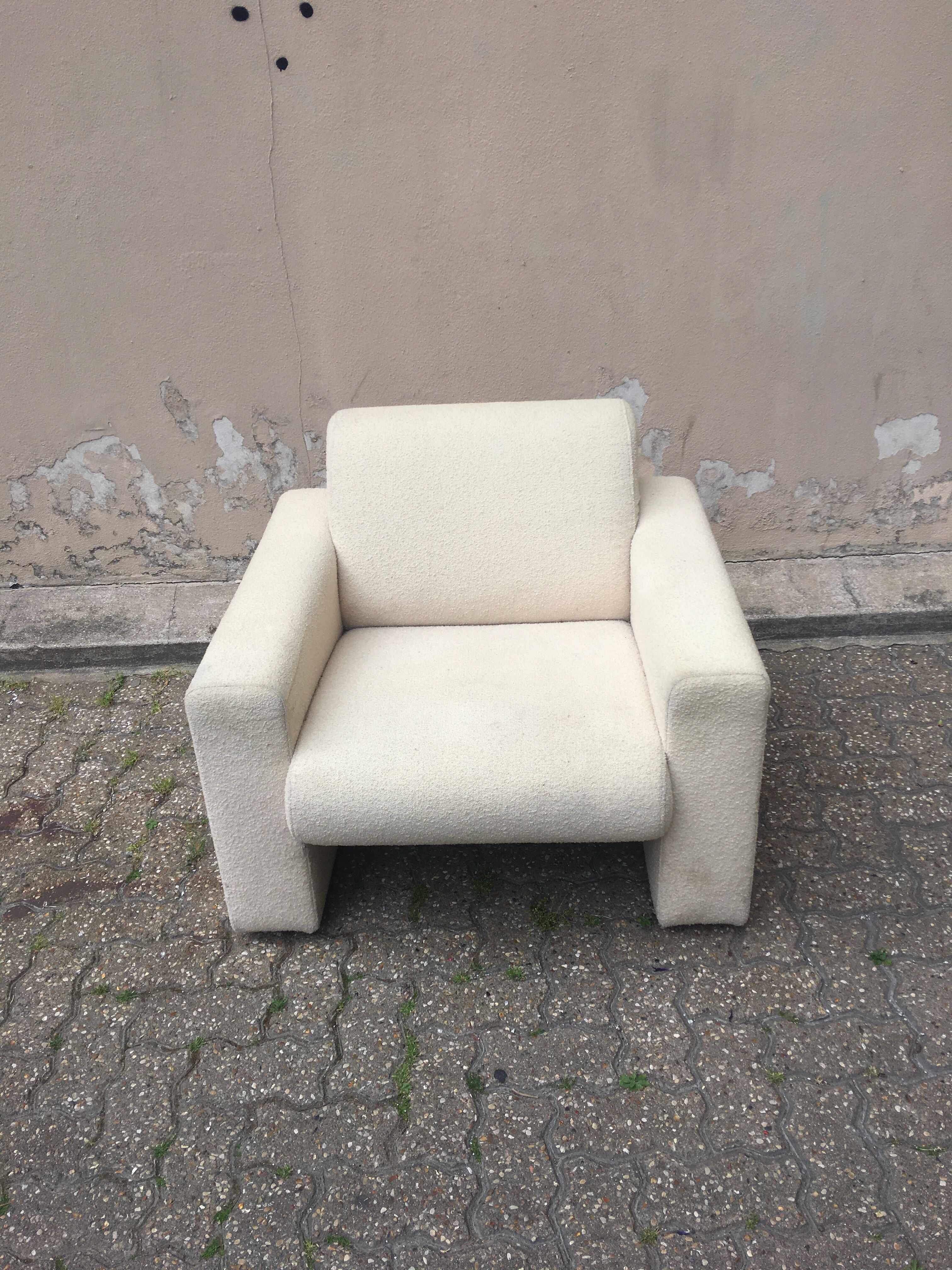 Artifort Series 691 chairs in white wool