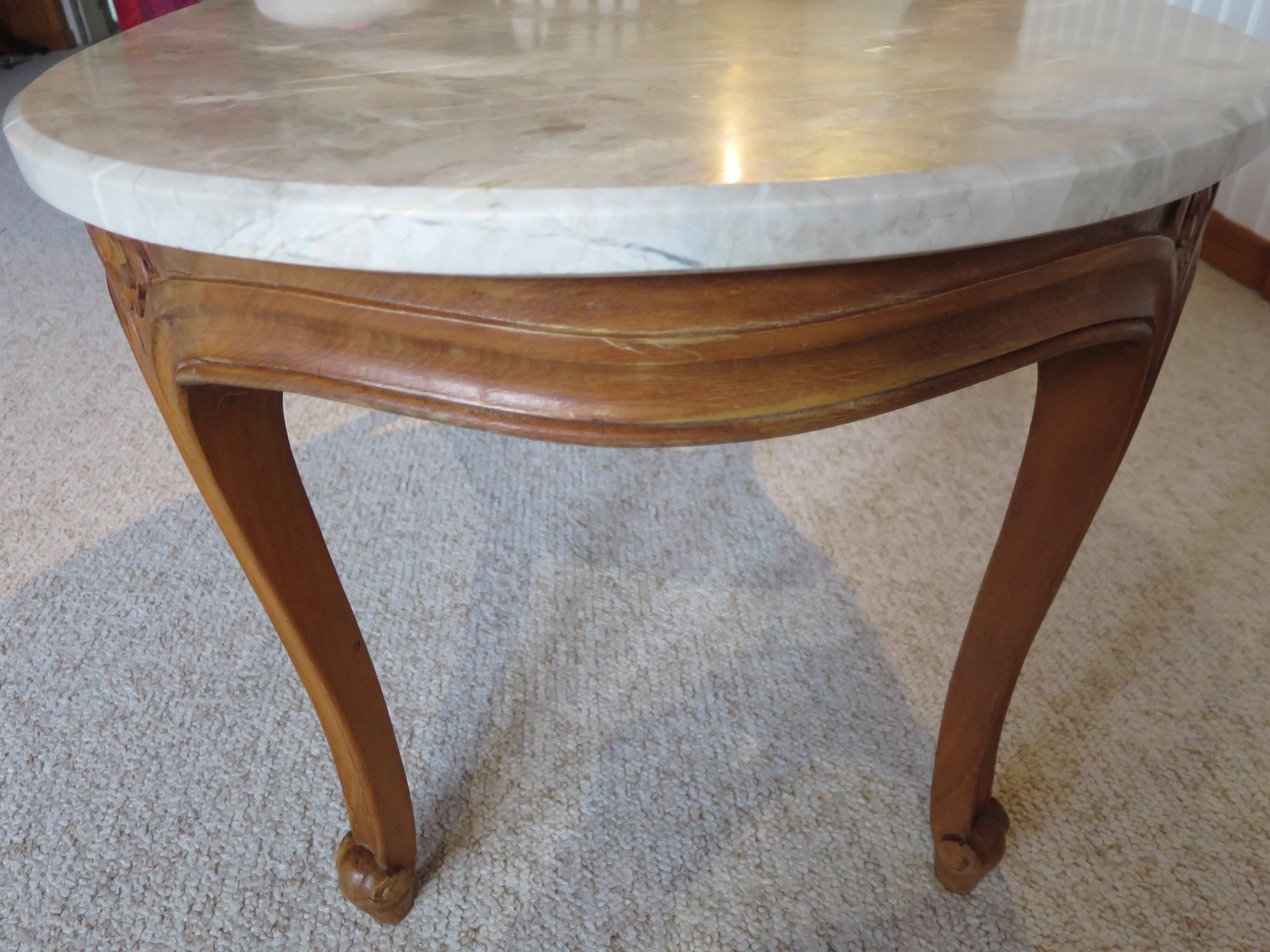 Oval coffee table - carved wood - white veined marble - Regency / Louis XV style