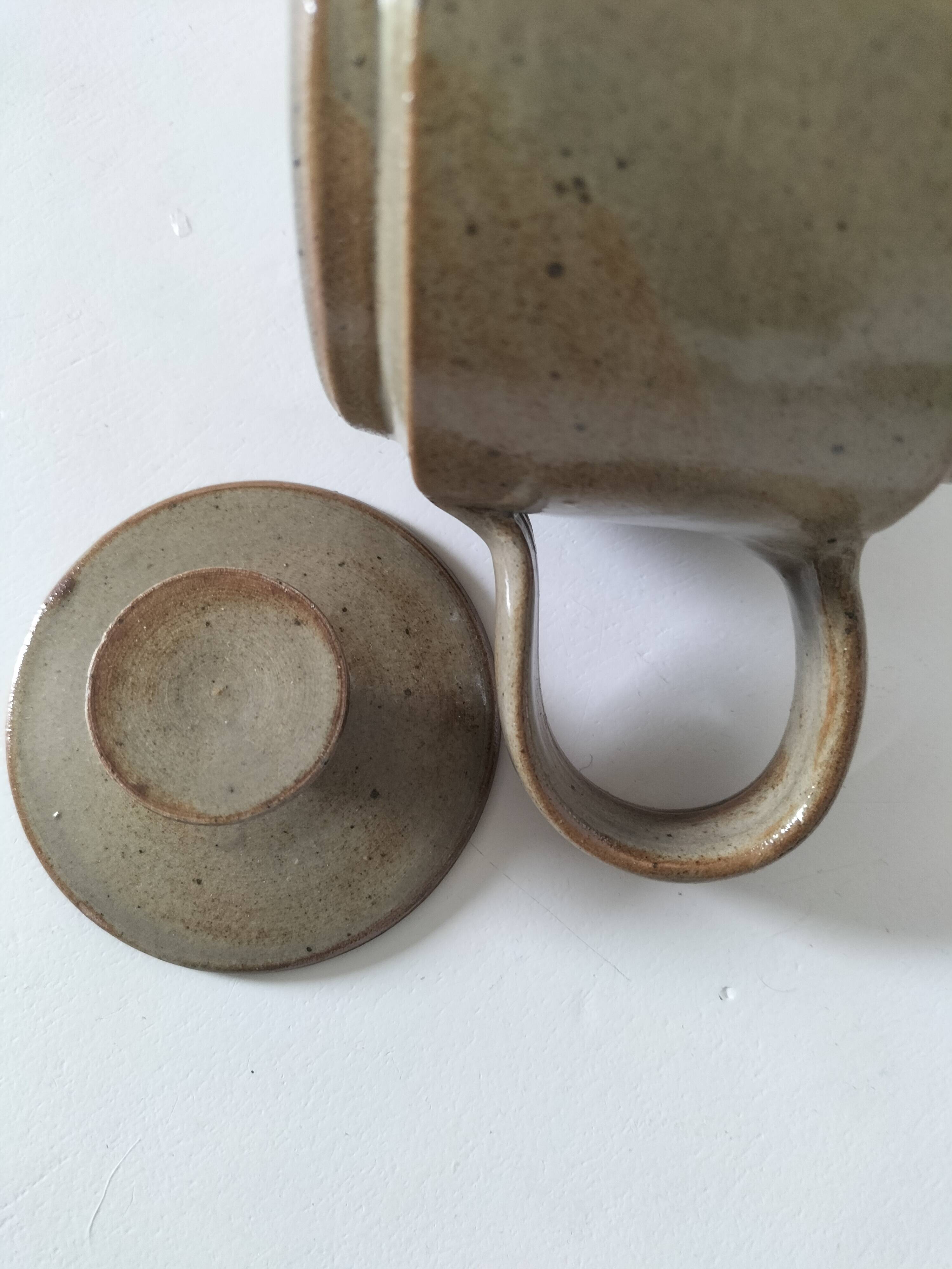 Théière artisanale en grès, style japonisant, esprit Puisaye, 1960-1970
