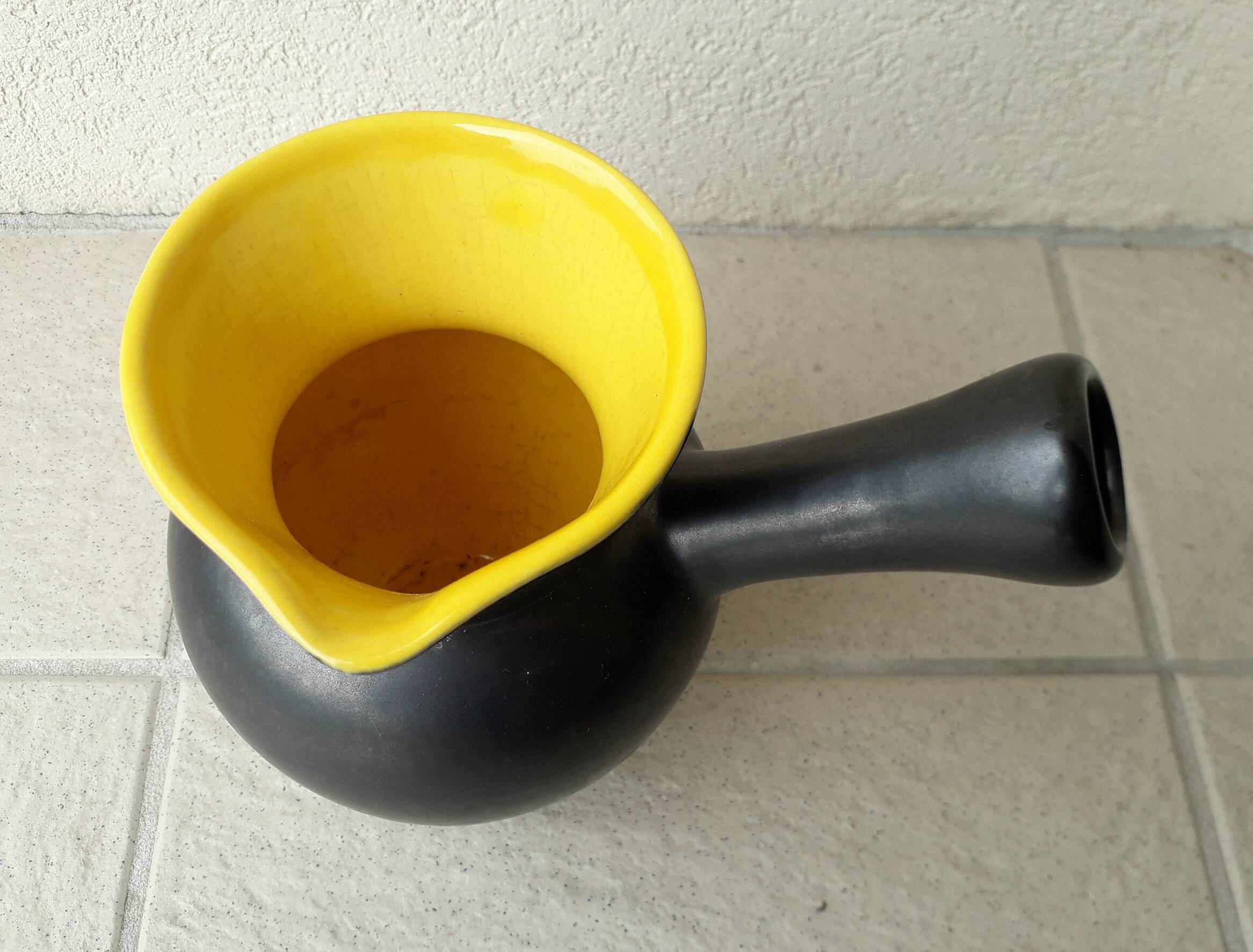 Two-tone ceramic jug