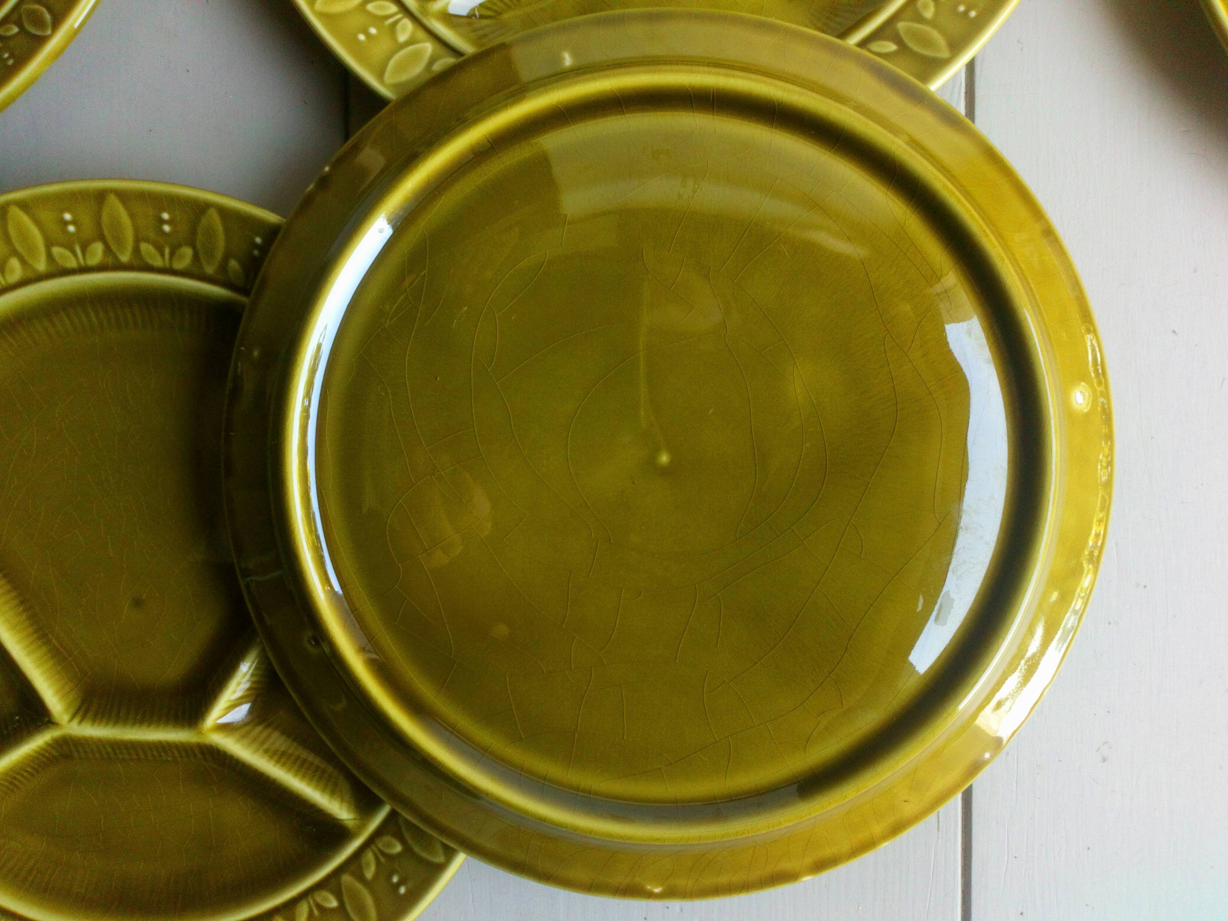 Five plates with scandinavian ceramic hors d'oeuvres