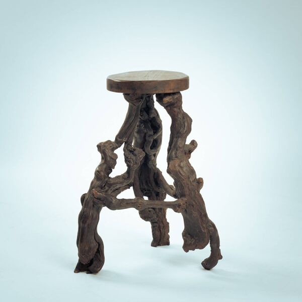 4 tabourets de bar sur trépied en bois de vigne et chêne, faits à la main, France, années 1950.