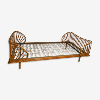 Rattan bed