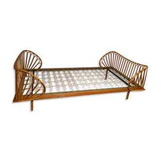 Rattan bed