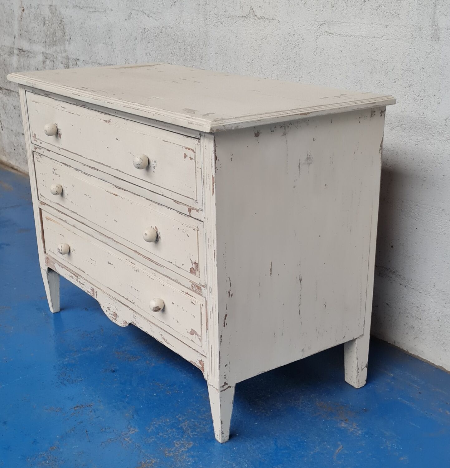Vintage patina chest of drawers