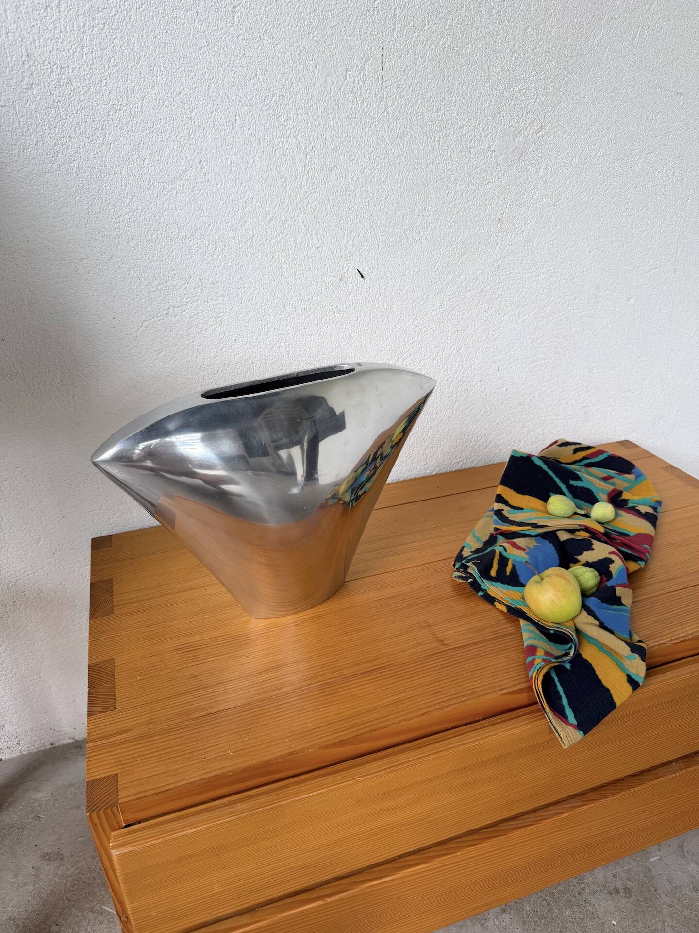 Aluminium fountain vase