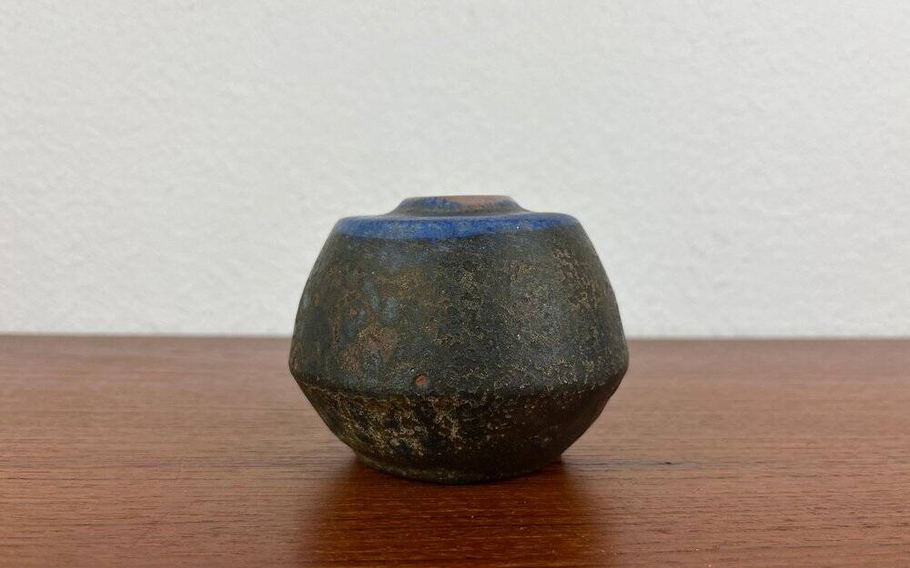 Brutalist studio pottery vase by Lu and Gerd Grove, mid-century, 1962.