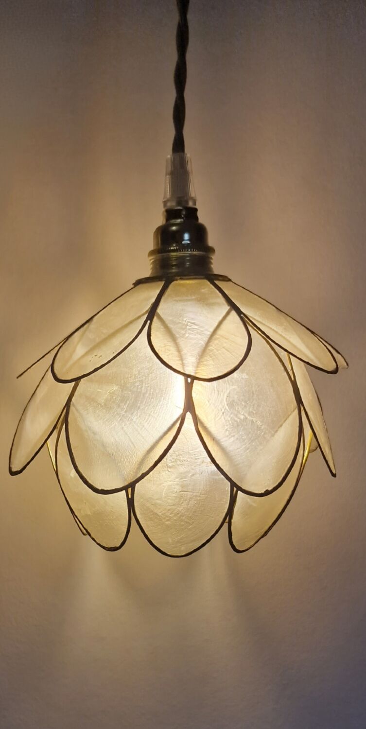 Mother-of-pearl lotus flower suspended or portable