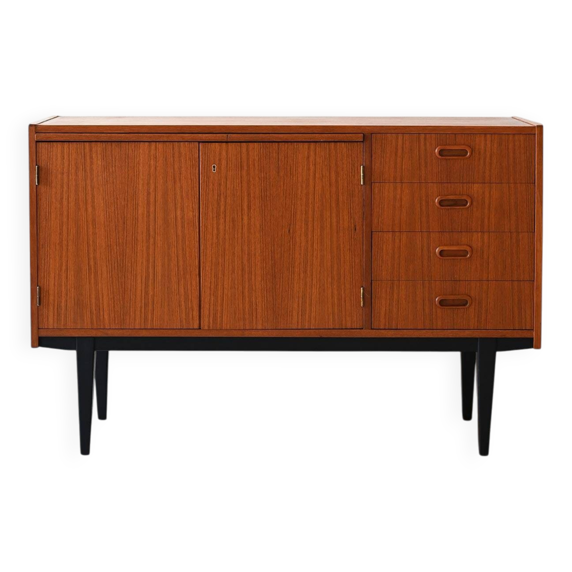 Buffet scandinave avec plateau coulissant