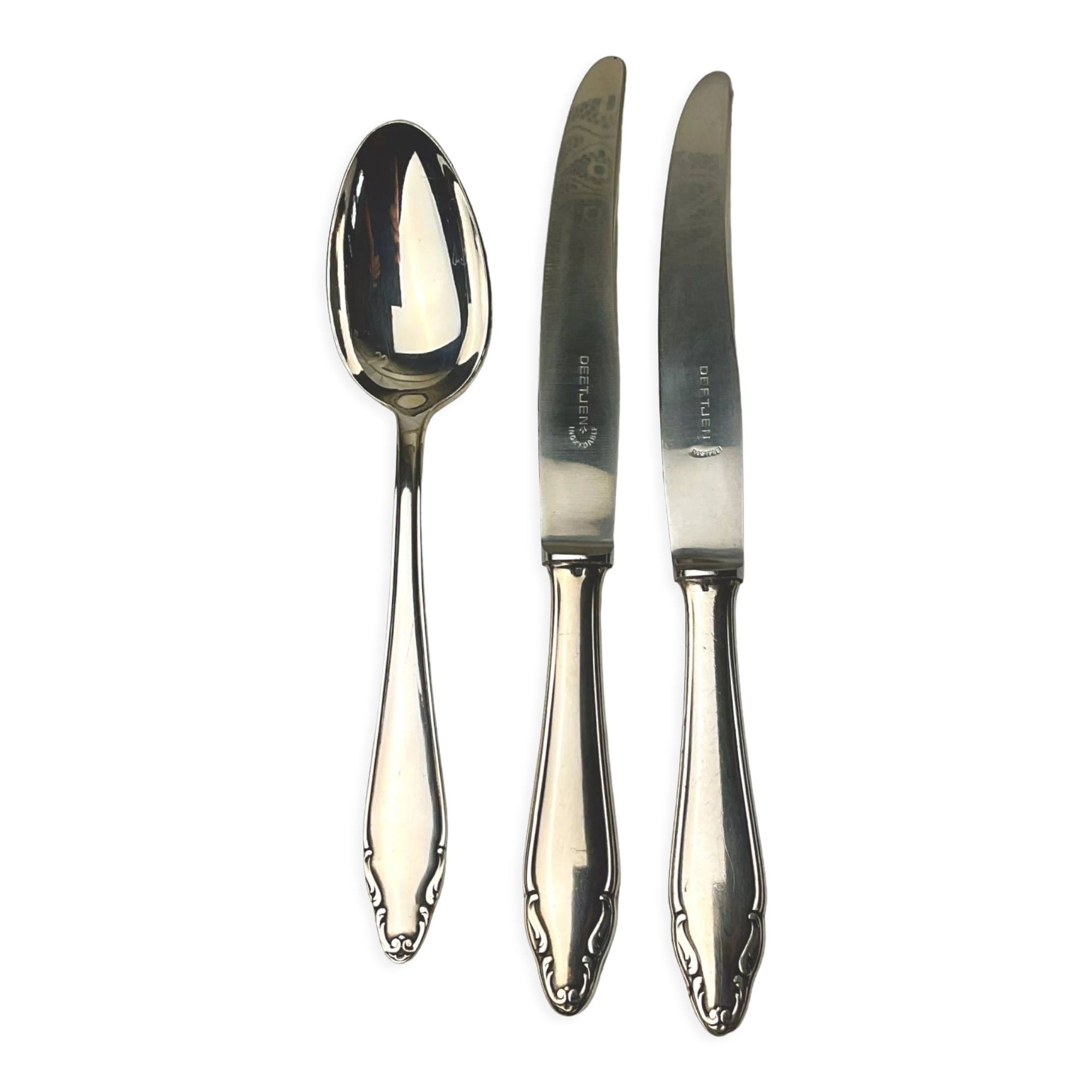 Paire de couteaux et cuillère de table argent Deetjen 100