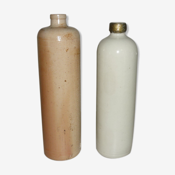 2 bottles of glazed stoneware in natural colours