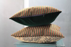 Coussin Vert Et Or En velours D'ameublement