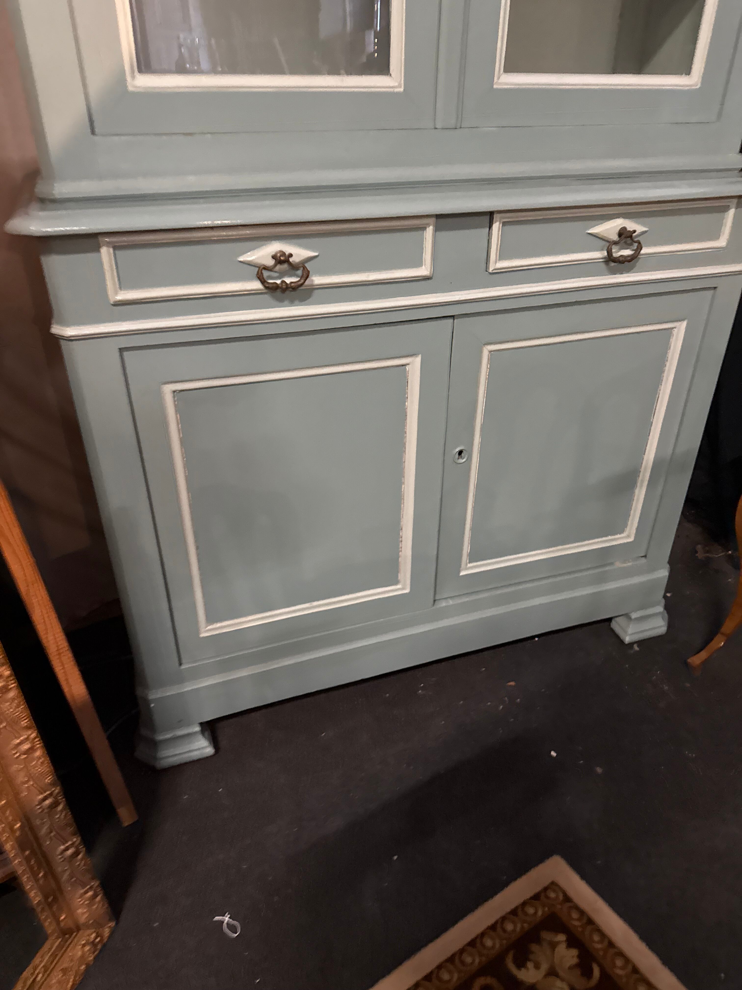 Buffet 2 blue bodies