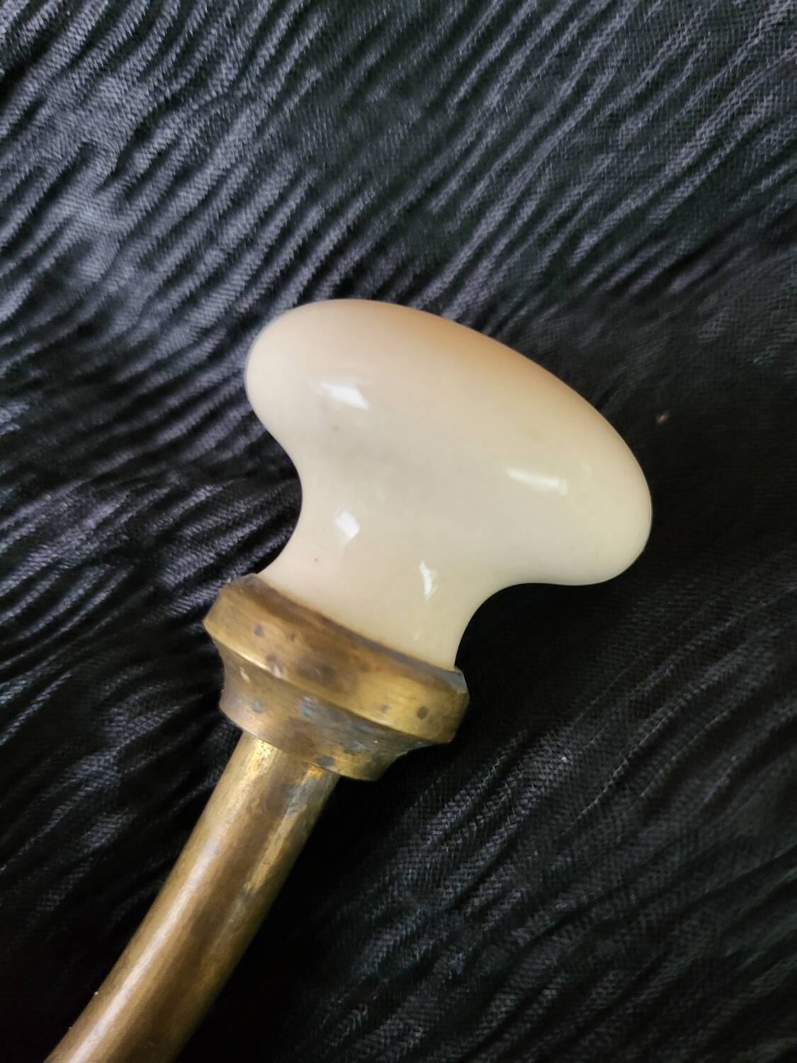 Set of 2 double brass/porcelain coat hooks