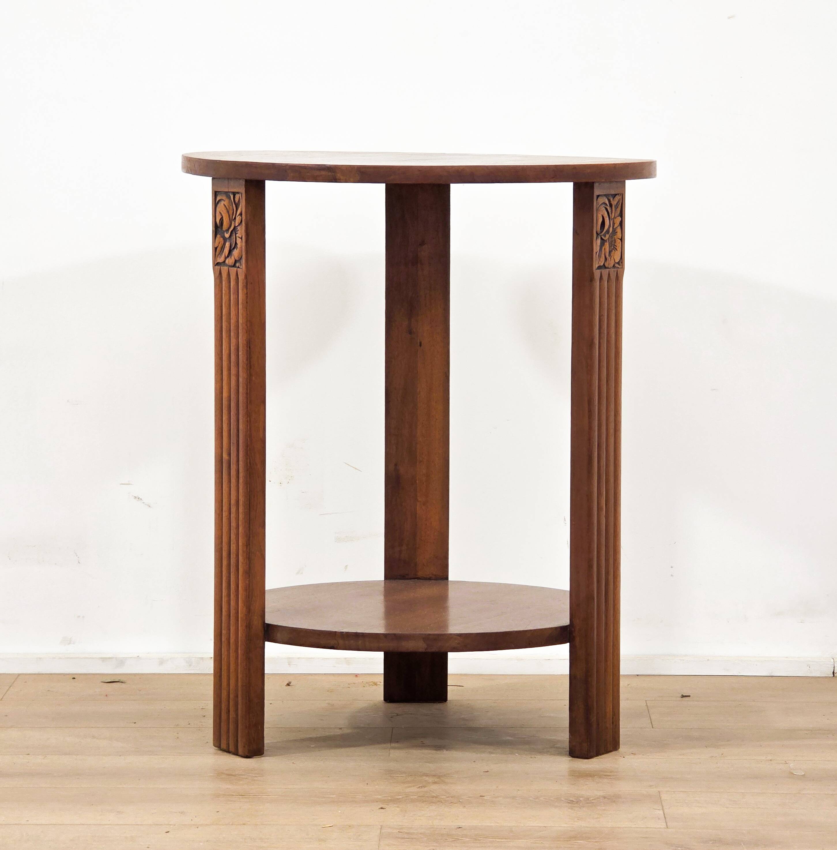 Side table / accent table in carved wood – Art Deco 1930