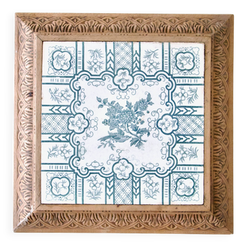 Very large ironstone trivet, 19th century, The Favorite bird