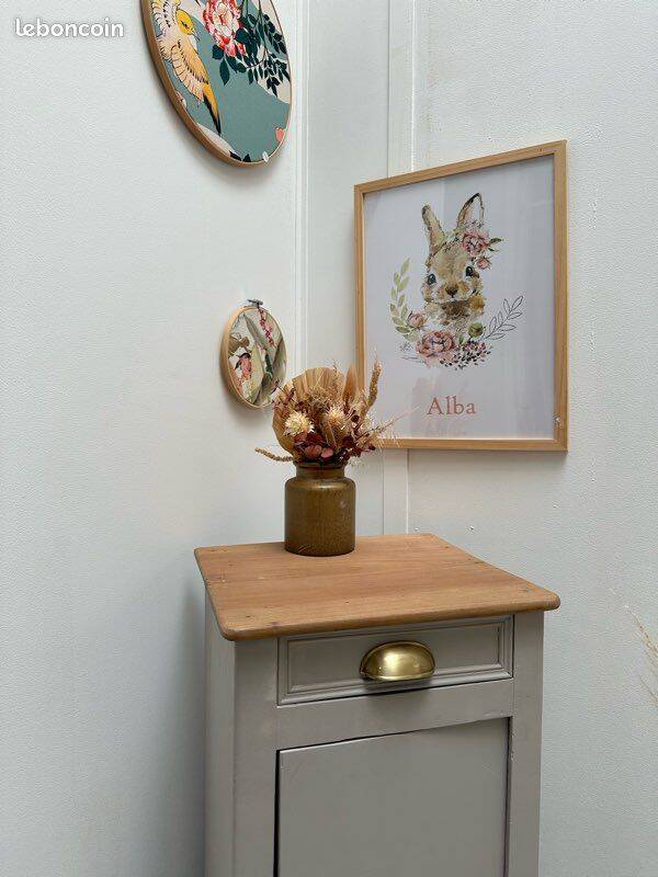 Small renovated side table – Lou