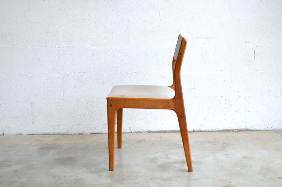 Série de quatre chaises par Johannes Andersen pour Uldum Møbelfabrik