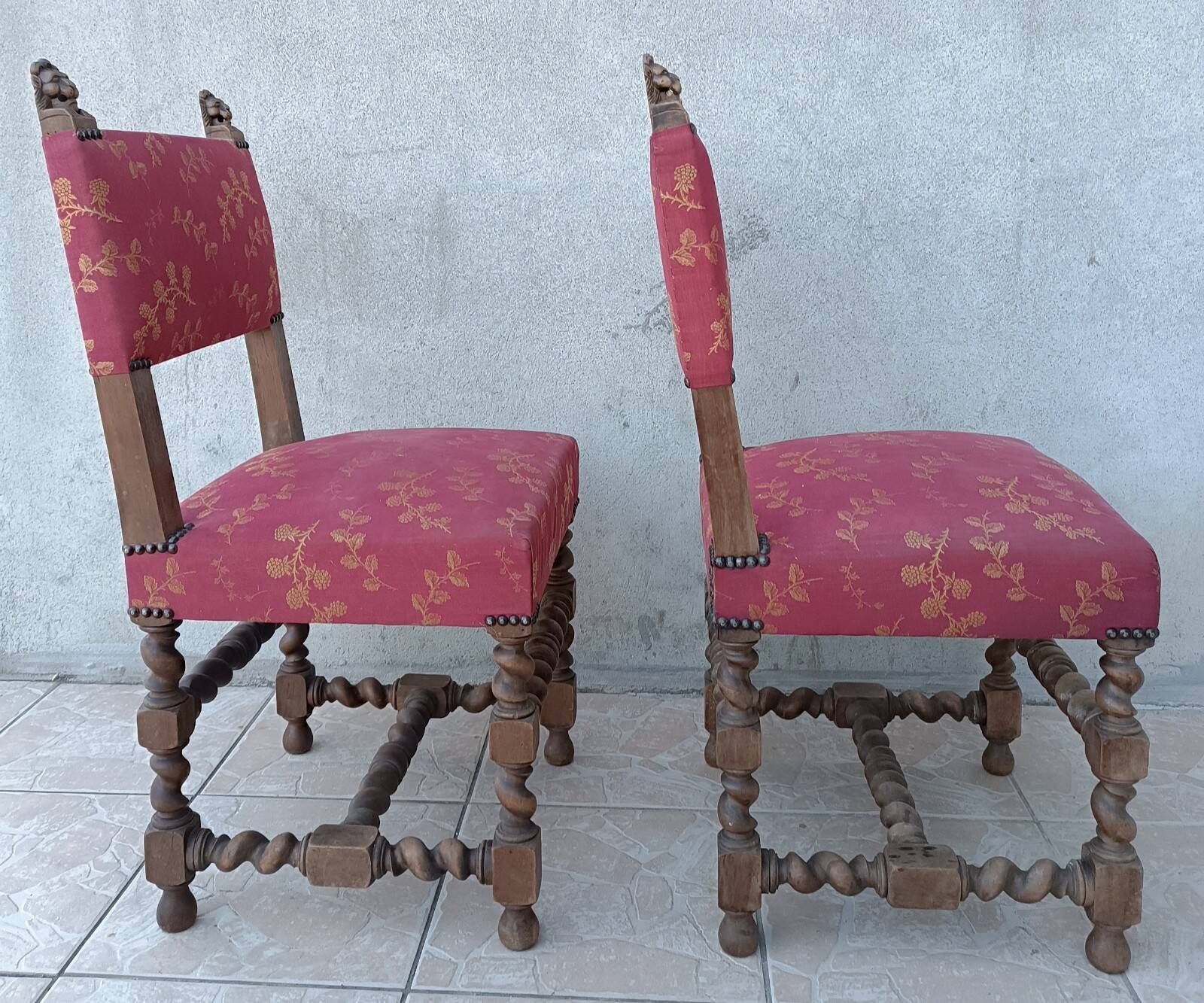 Pair of Louis XIII chairs in walnut, 19th century.