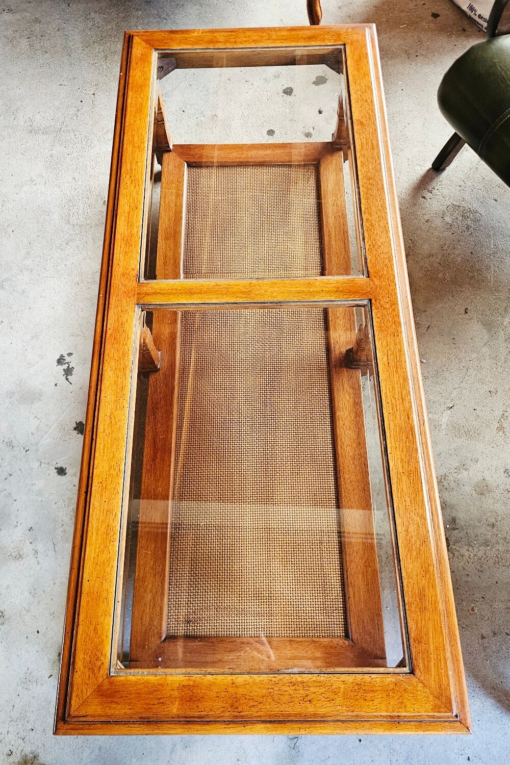 Vintage coffee table in solid wood and glass – double glass top and