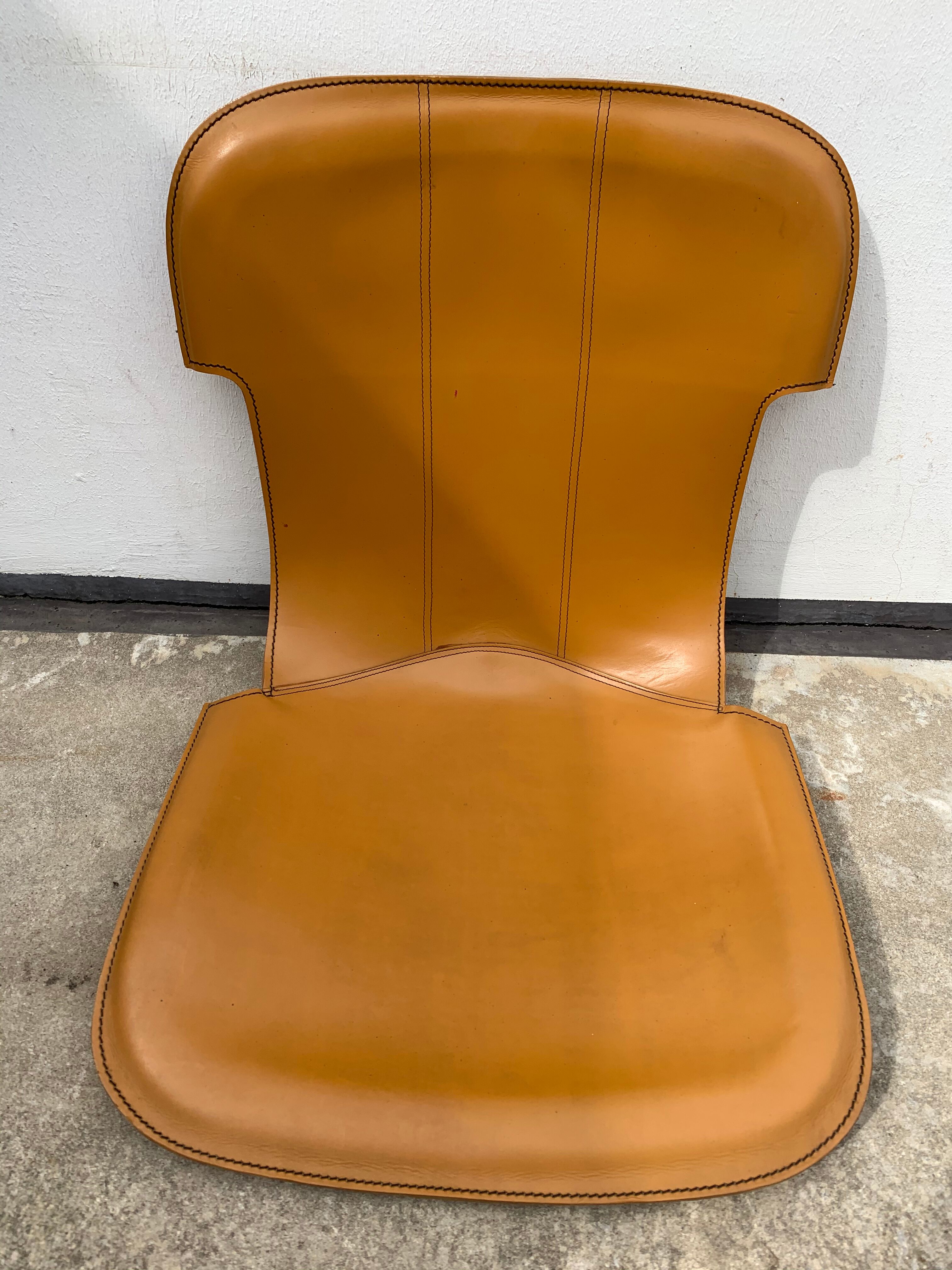 Lot 4 Italian chairs, Cidue camel leather and chrome 1970