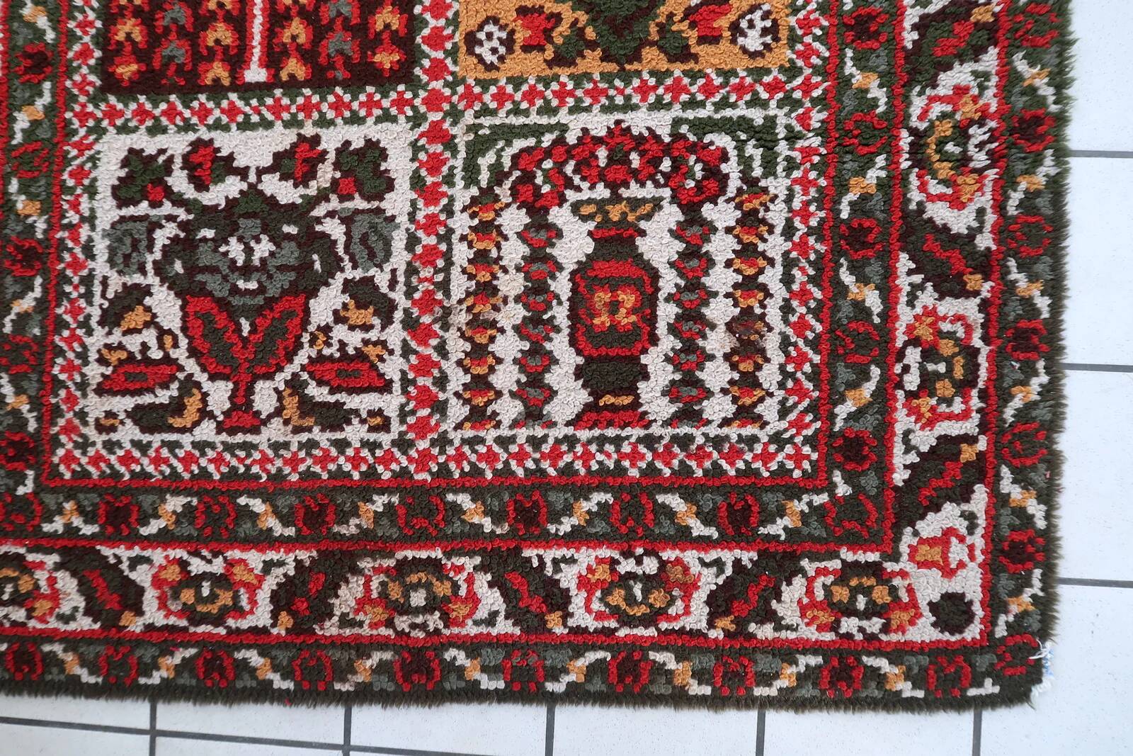 Vintage 1950s French Savonnerie style rug 117cm x 193cm - 1C1244