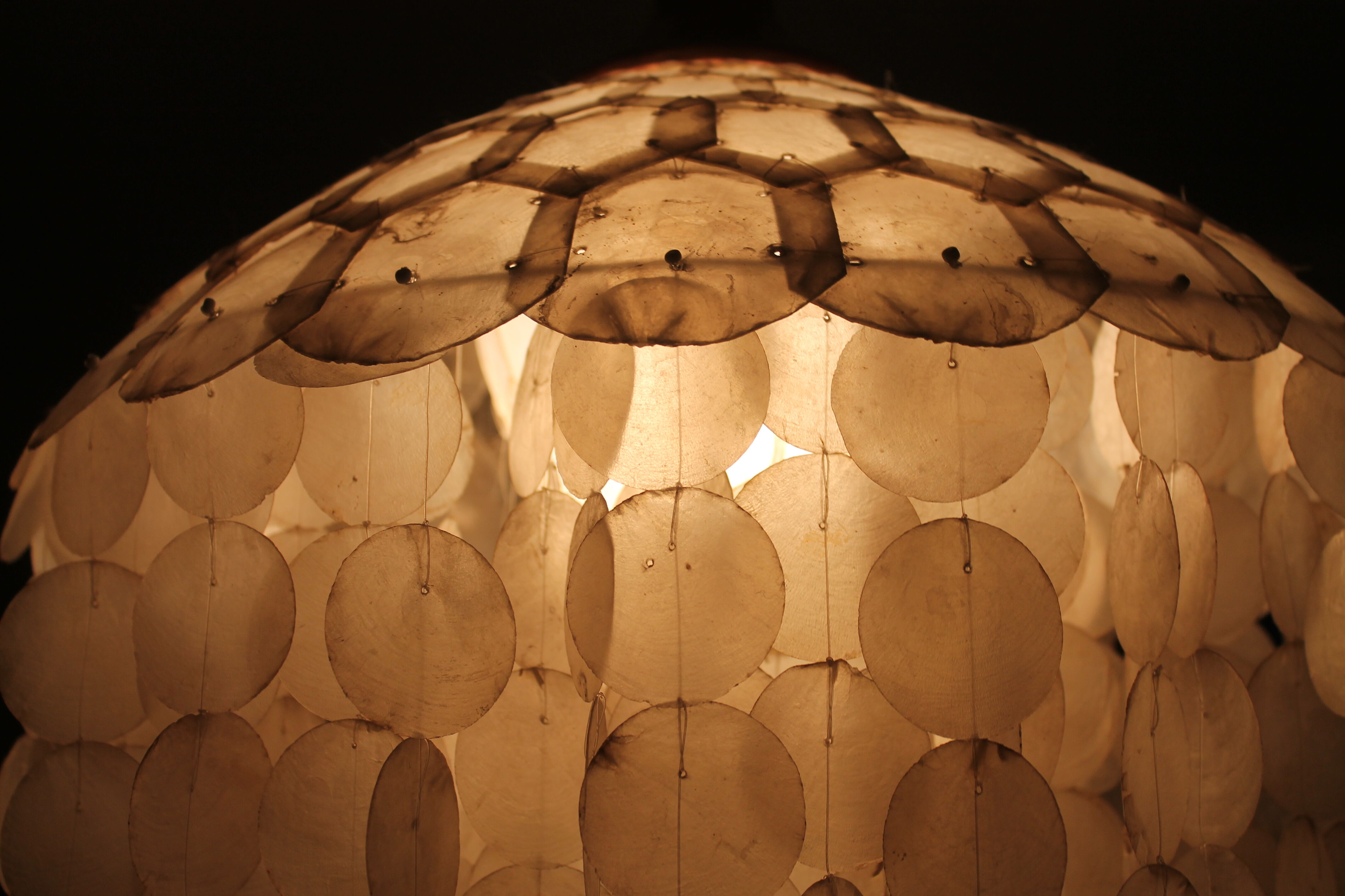 Large chandelier of the 60s/70s mother-of-pearl stamps