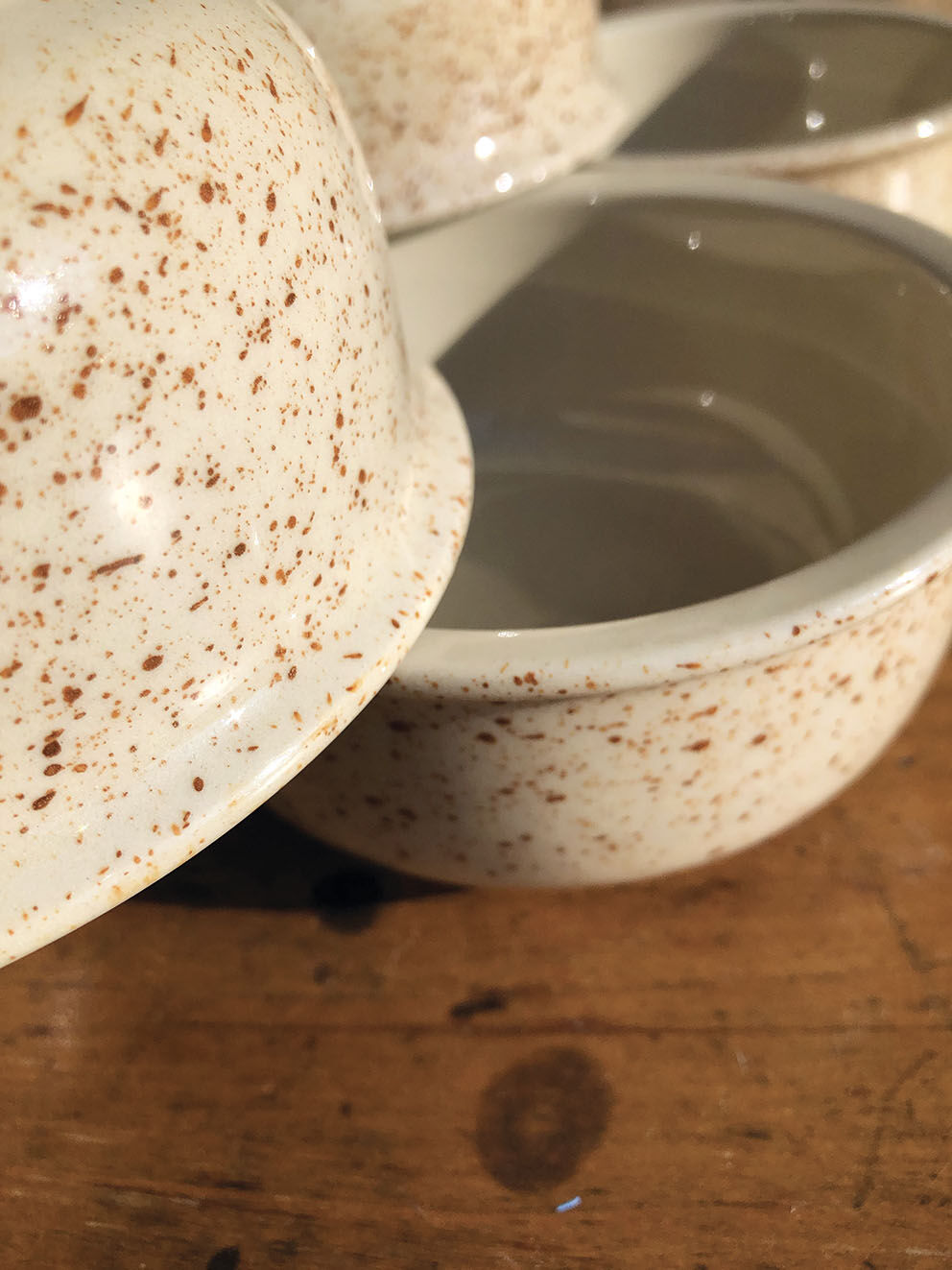 Lot. 6 ceramic cups / ramekins