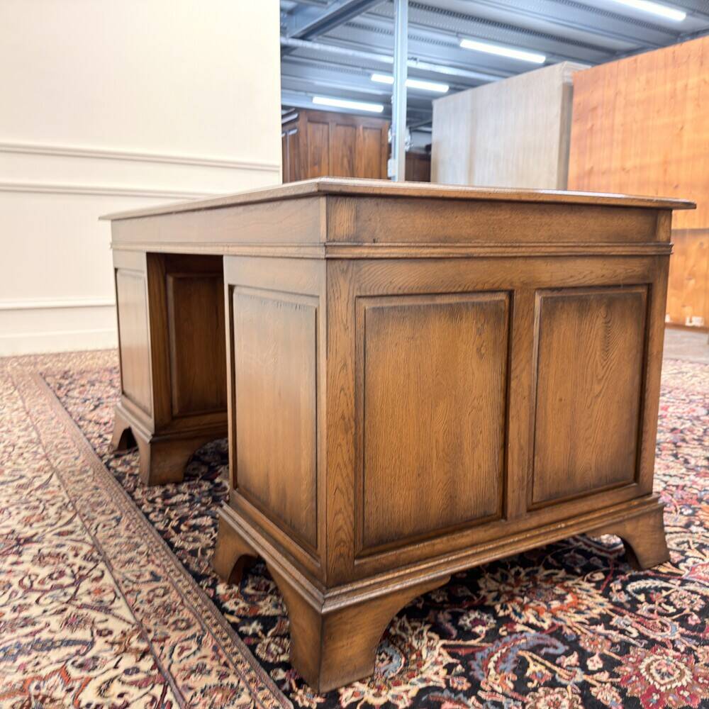 Bureau Chesterfield RAC Classic English