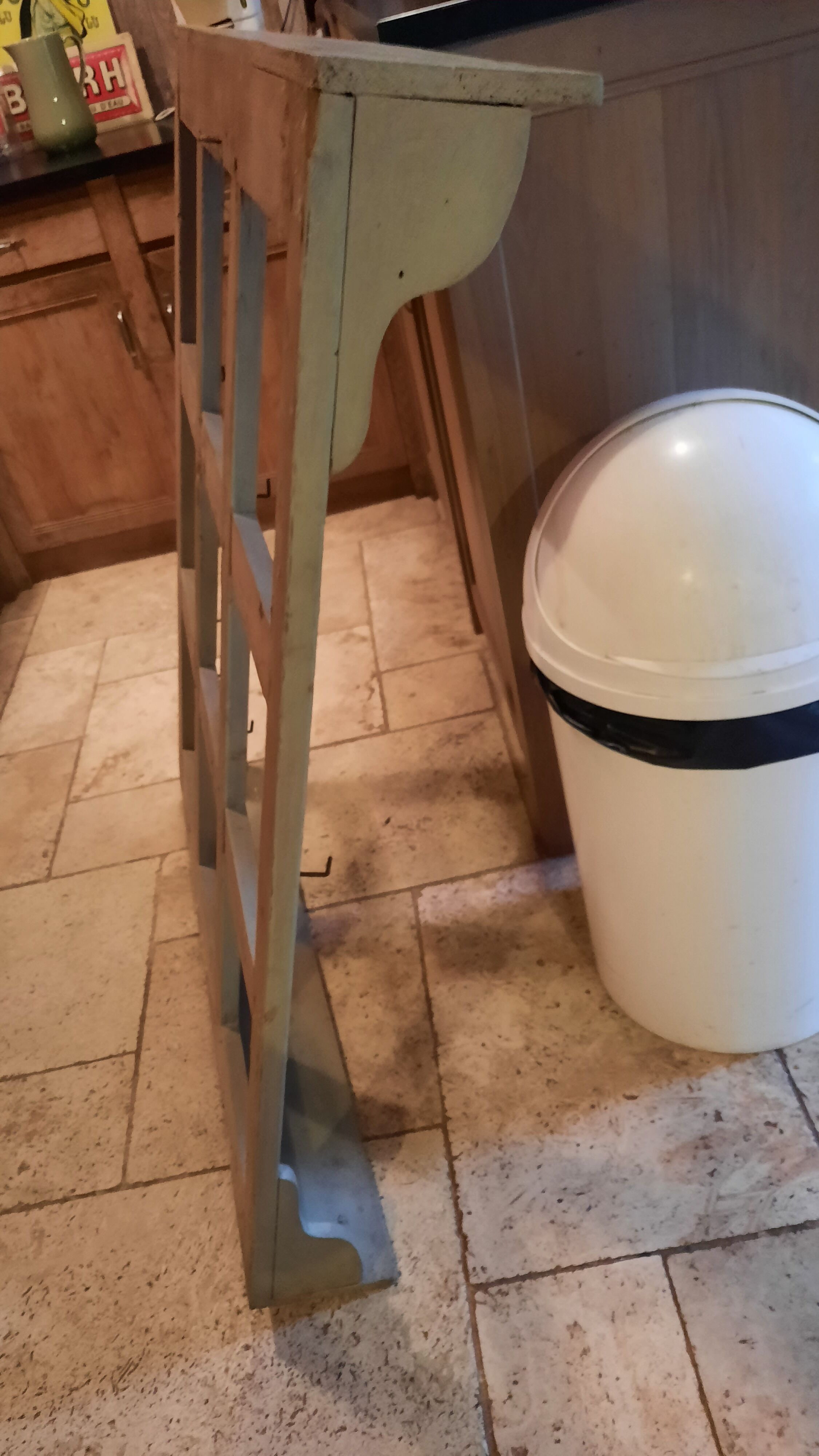 Pan holder and utensils