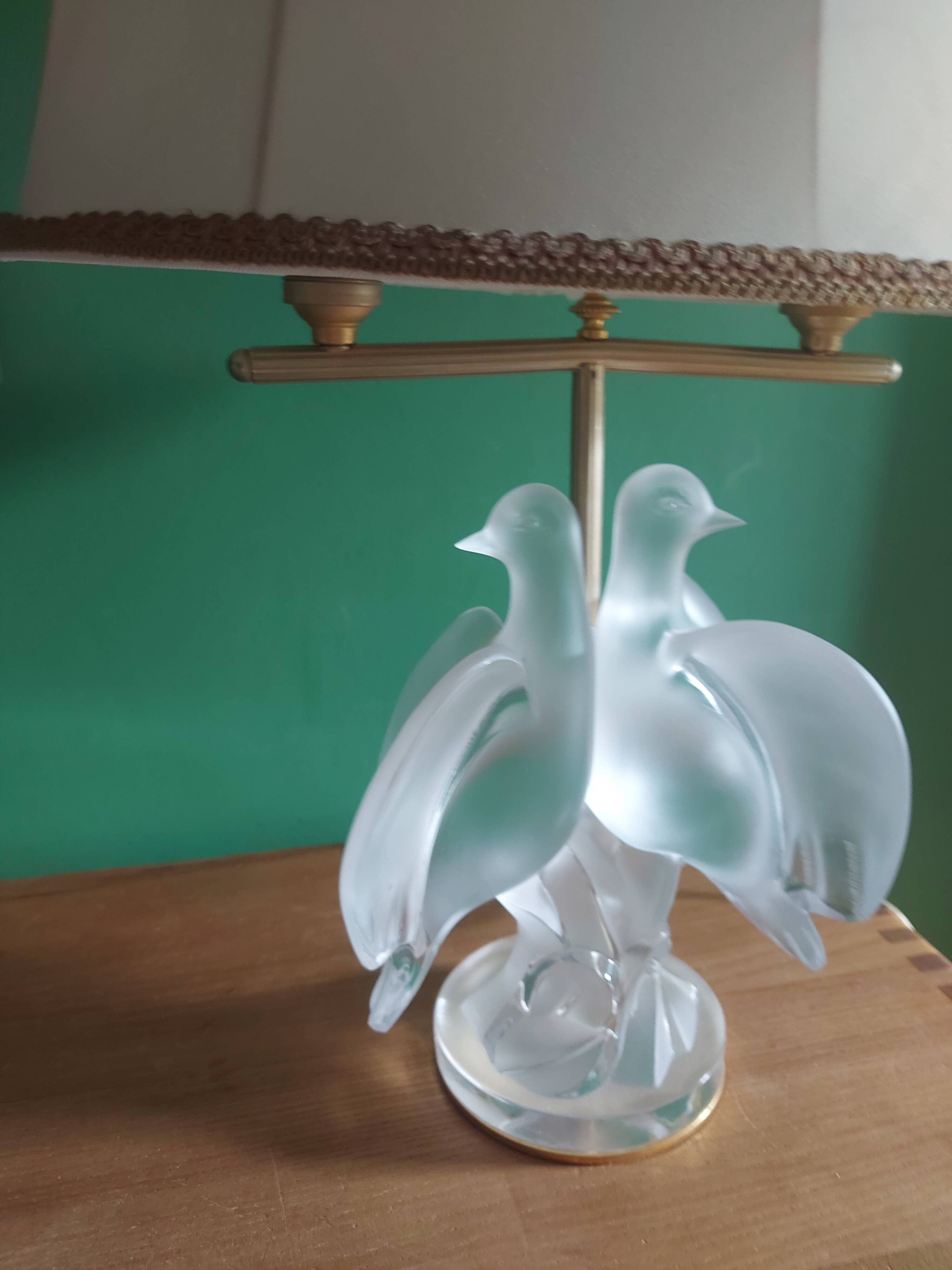 Crystal lamp Lalique with two doves model Ariane