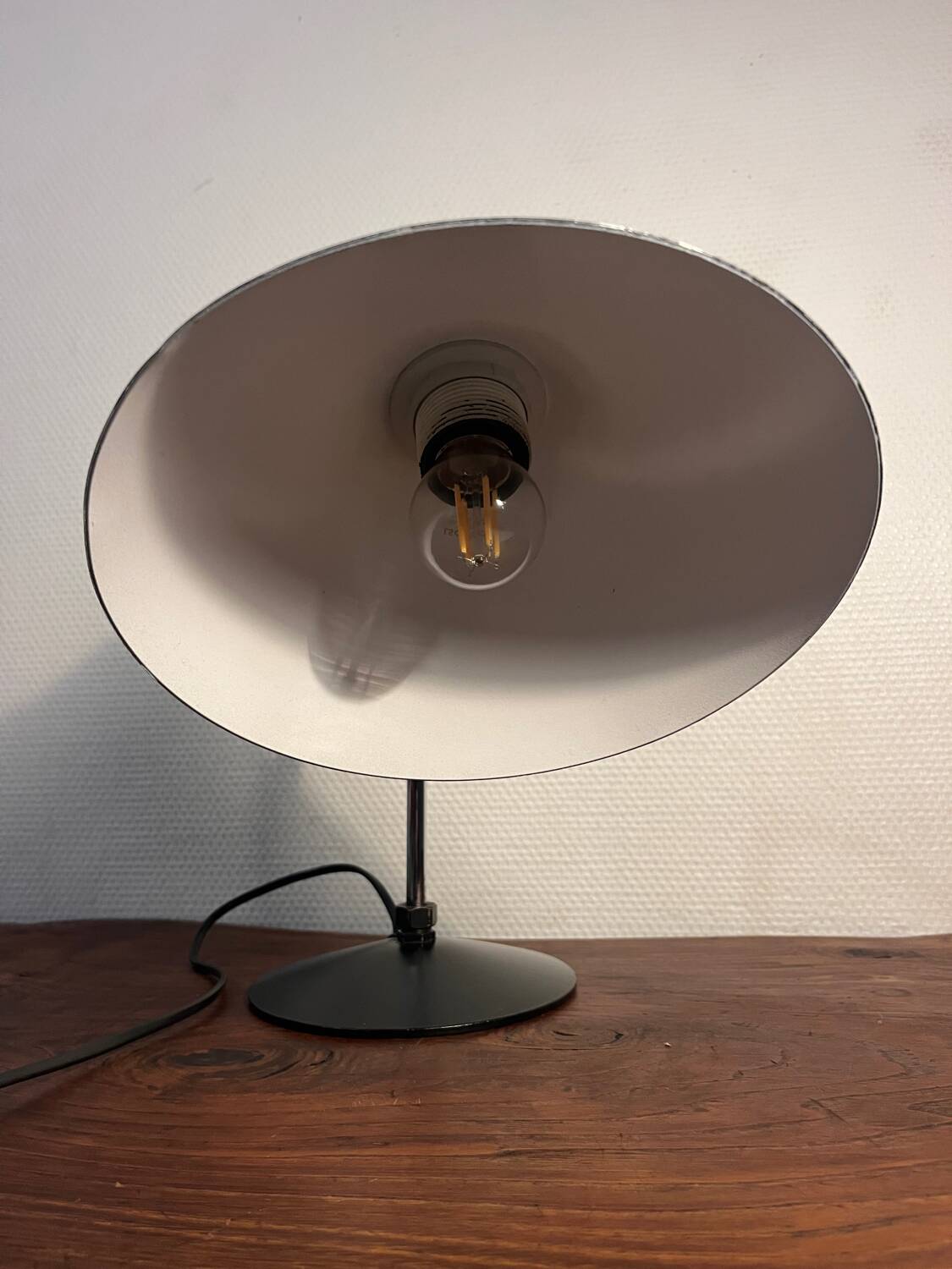 Industrial lamp with cast iron base