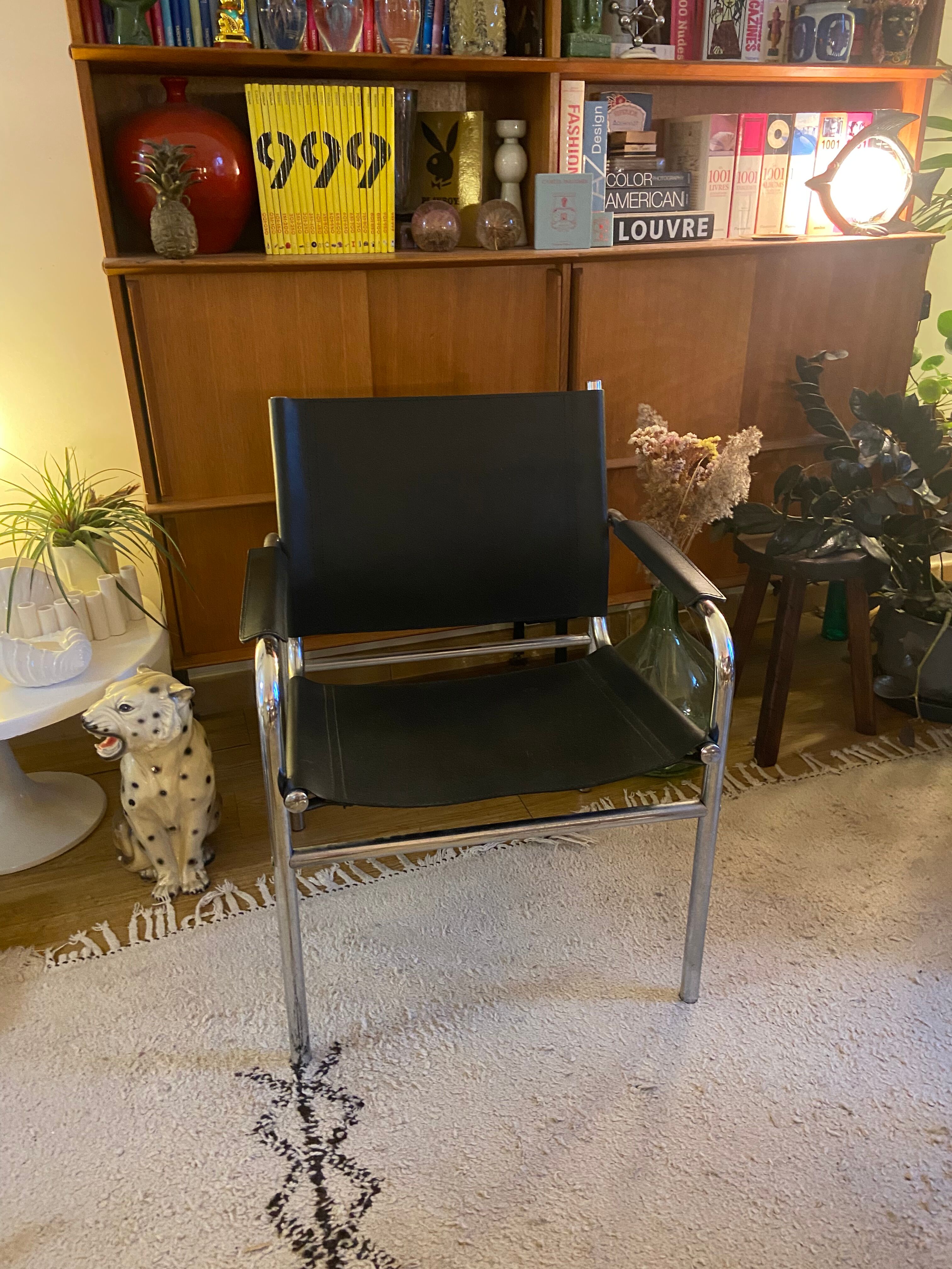 Tubular armchair and vintage skaï