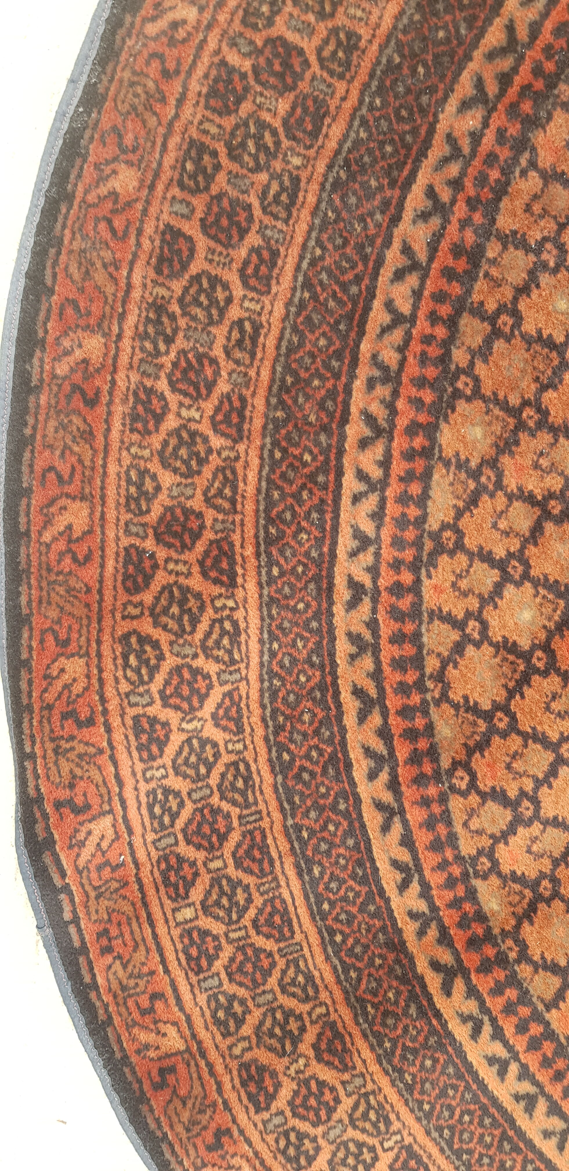 Modern round carpet 190cm diameter handmade